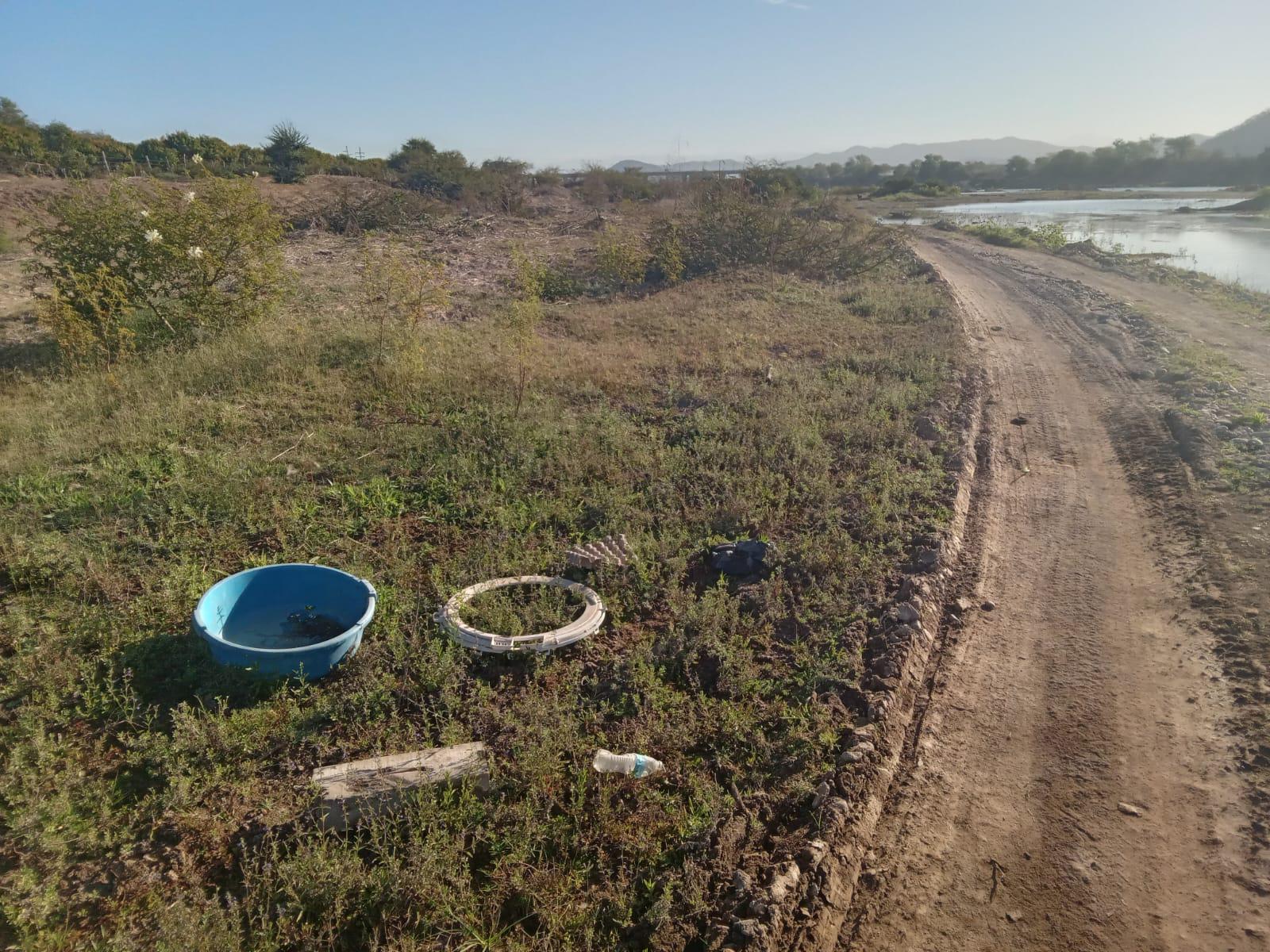 $!Proliferan tiraderos de basura y escombro en el margen del Río Baluarte