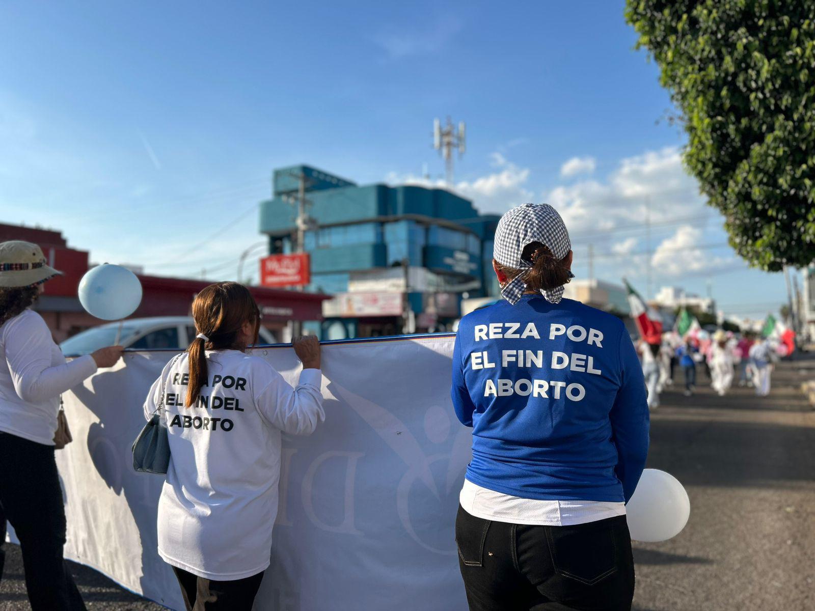 $!Marchan en Culiacán en defensa de los no nacidos