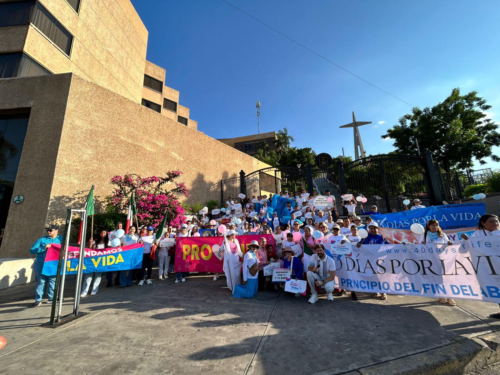 $!Marchan en Culiacán en defensa de los no nacidos
