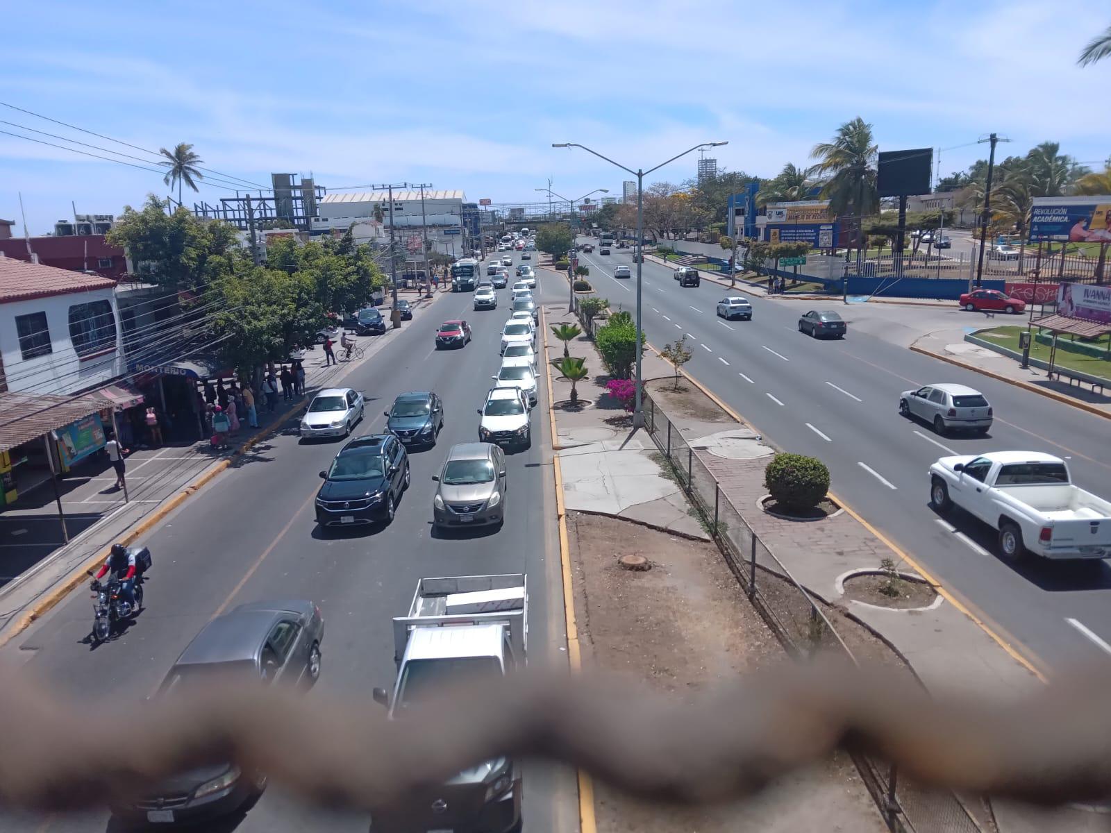 $!Cierre vial por triatlón ‘ahorca’ avenidas de Mazatlán