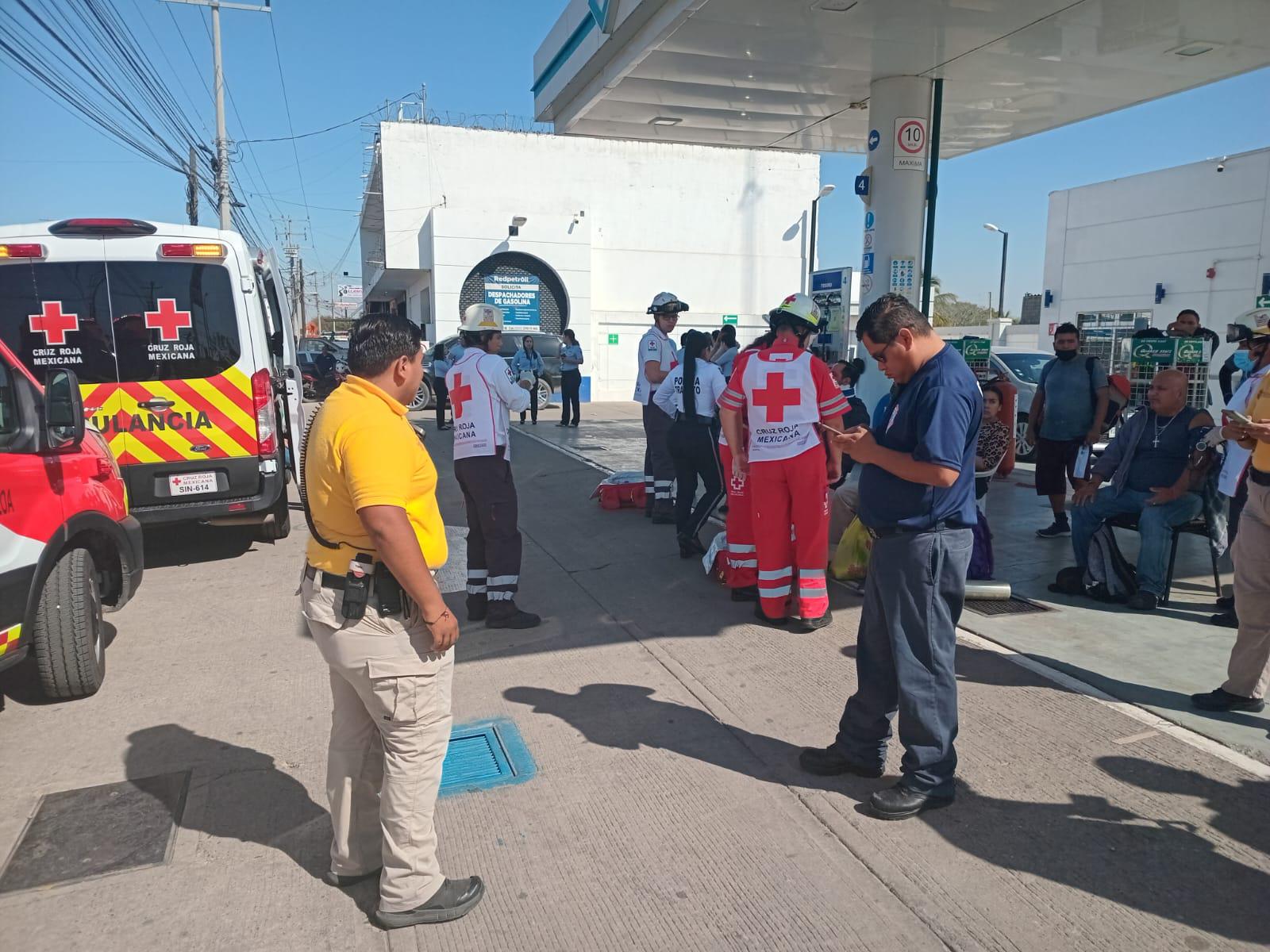 $!Choque de camión urbano en Mazatlán deja lesionados y daños materiales