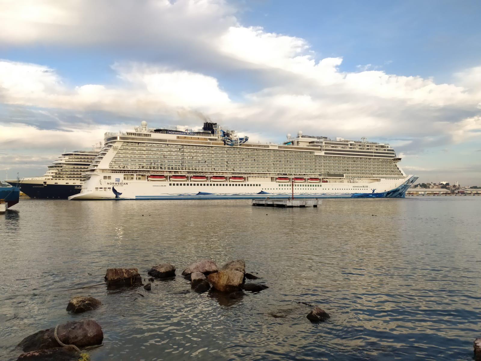$!A Mazatlán, el pasado miércoles llegó un crucero de la misma empresa, el “Norwegian Bliss”, con más de 3 mil 400 viajeros.