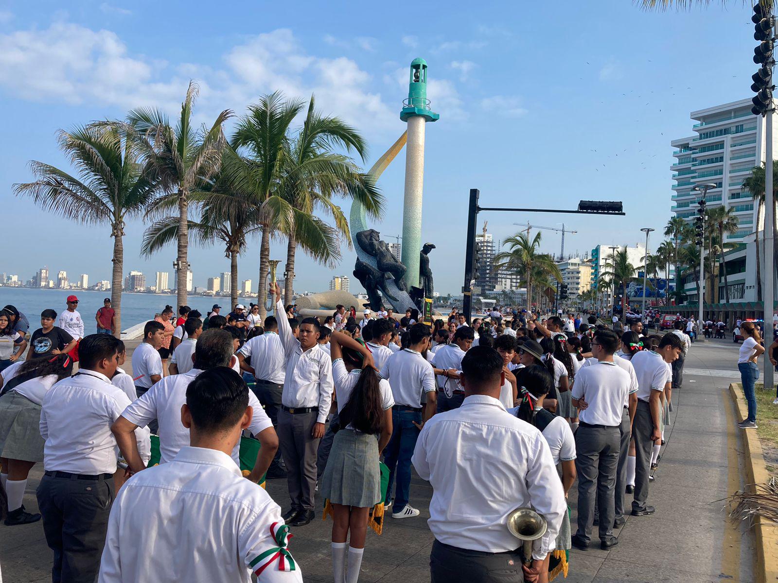 $!Desfilan en Mazatlán por el 213 aniversario de la Independencia de México