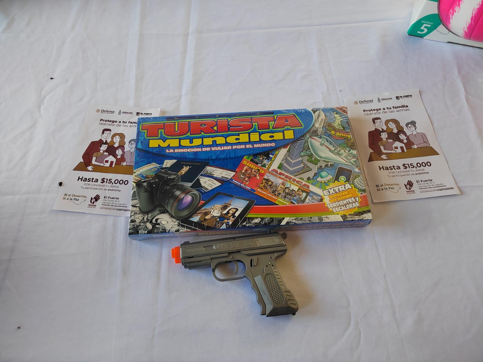 $!Niños canjean juguetes bélicos en el Desarme Voluntario; ya van 242 este año, en 16 municipios ya recorridos