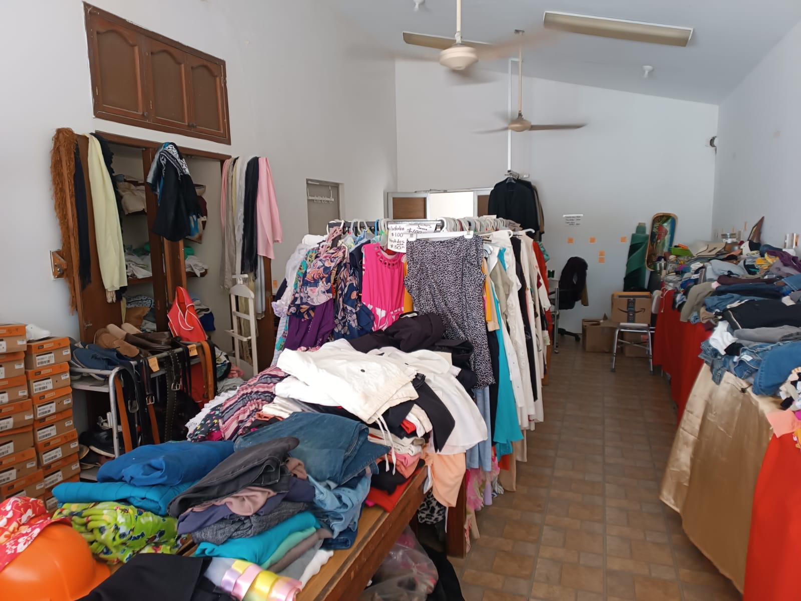 $!Realiza Cruz Roja Mazatlán su Gran Bazar mensual de ropa y accesorios