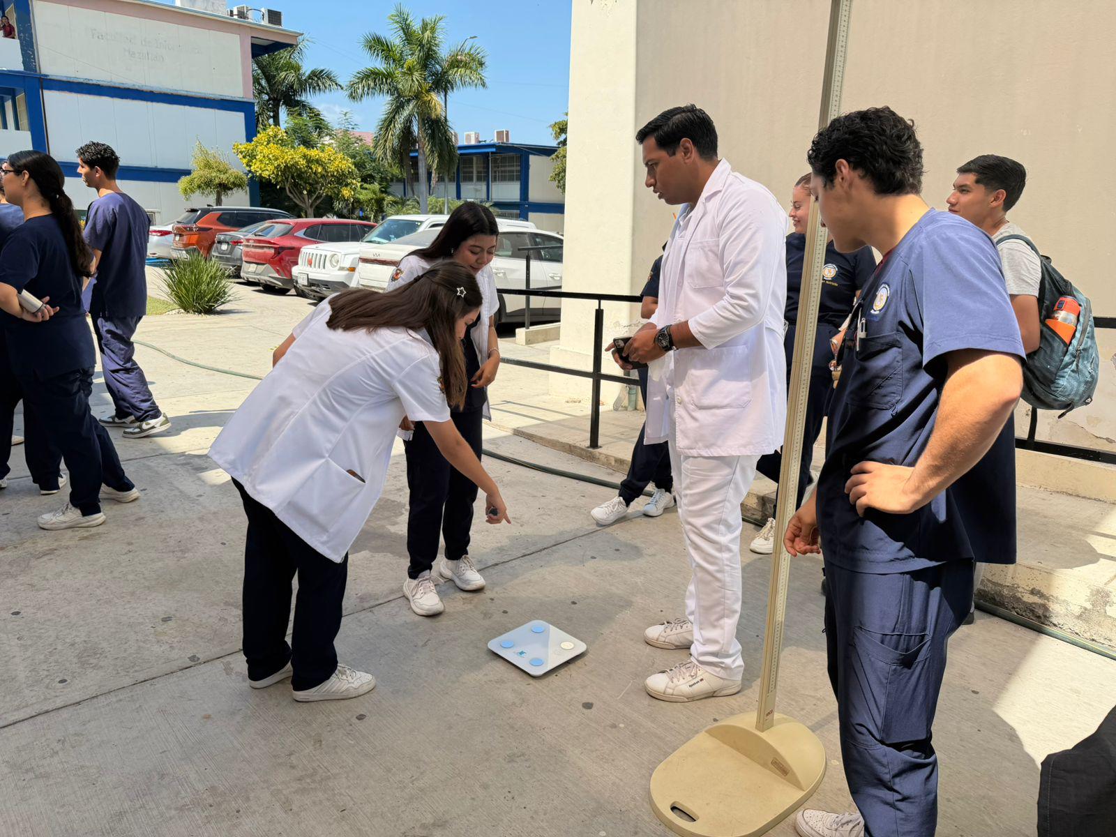 $!Promueven hábitos saludables en Feria de la Salud organizada por Gastronomía y Nutrición de la UAS en Mazatlán