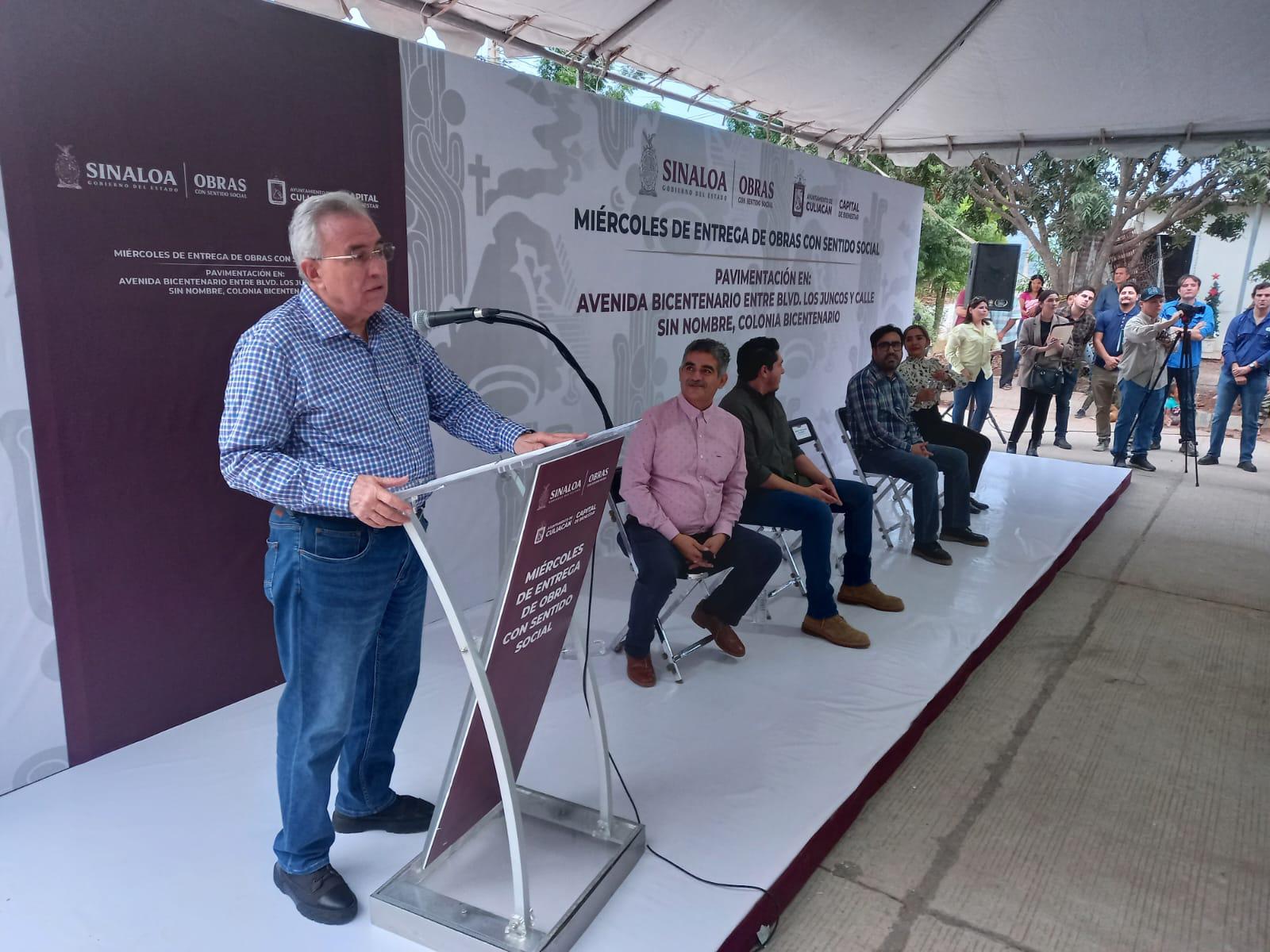 $!Después de 15 años, colonia Bicentenario de Culiacán tiene calle pavimentada