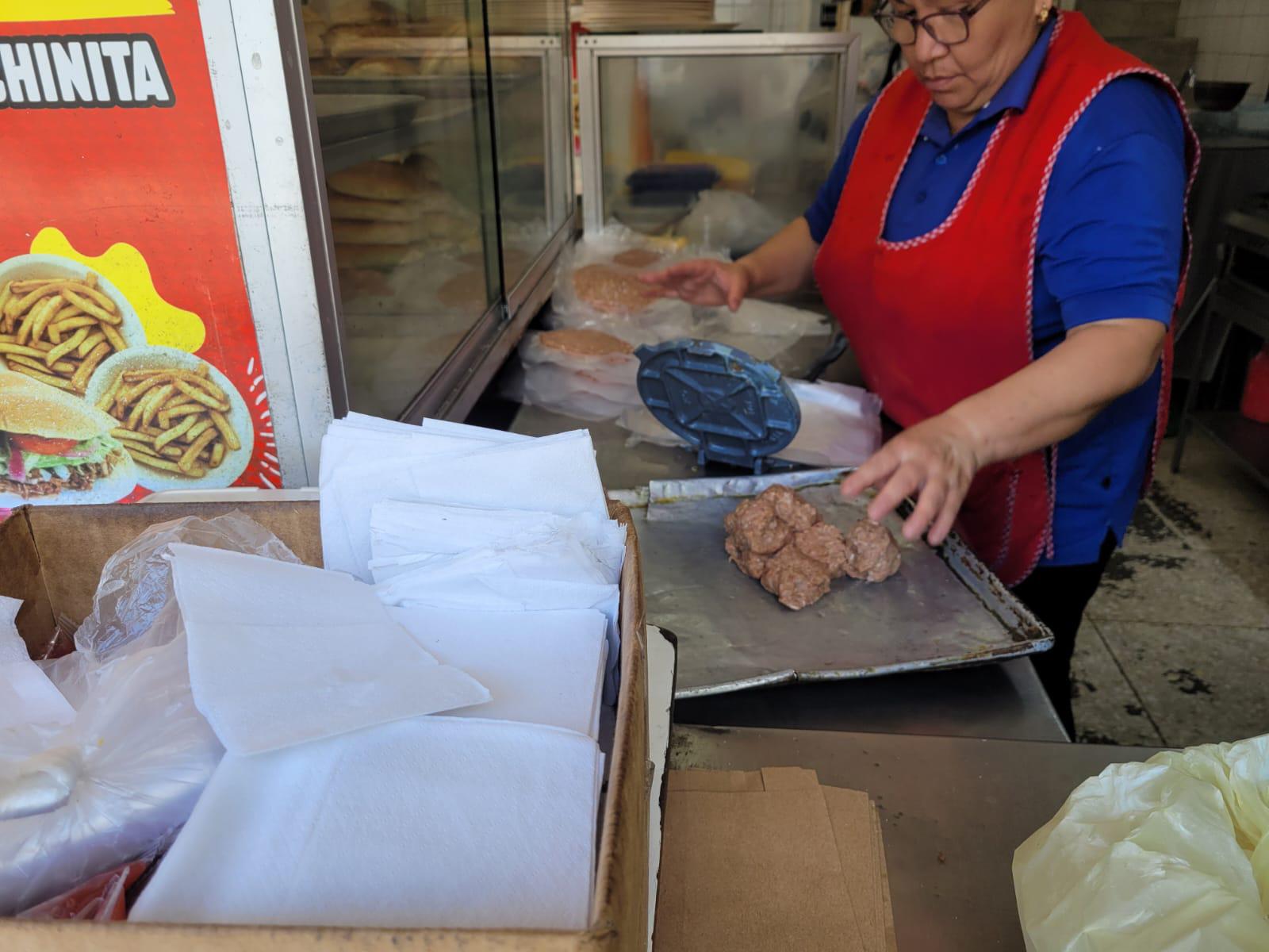 $!Tortas 24 Horas cierra de noche por violencia en Culiacán