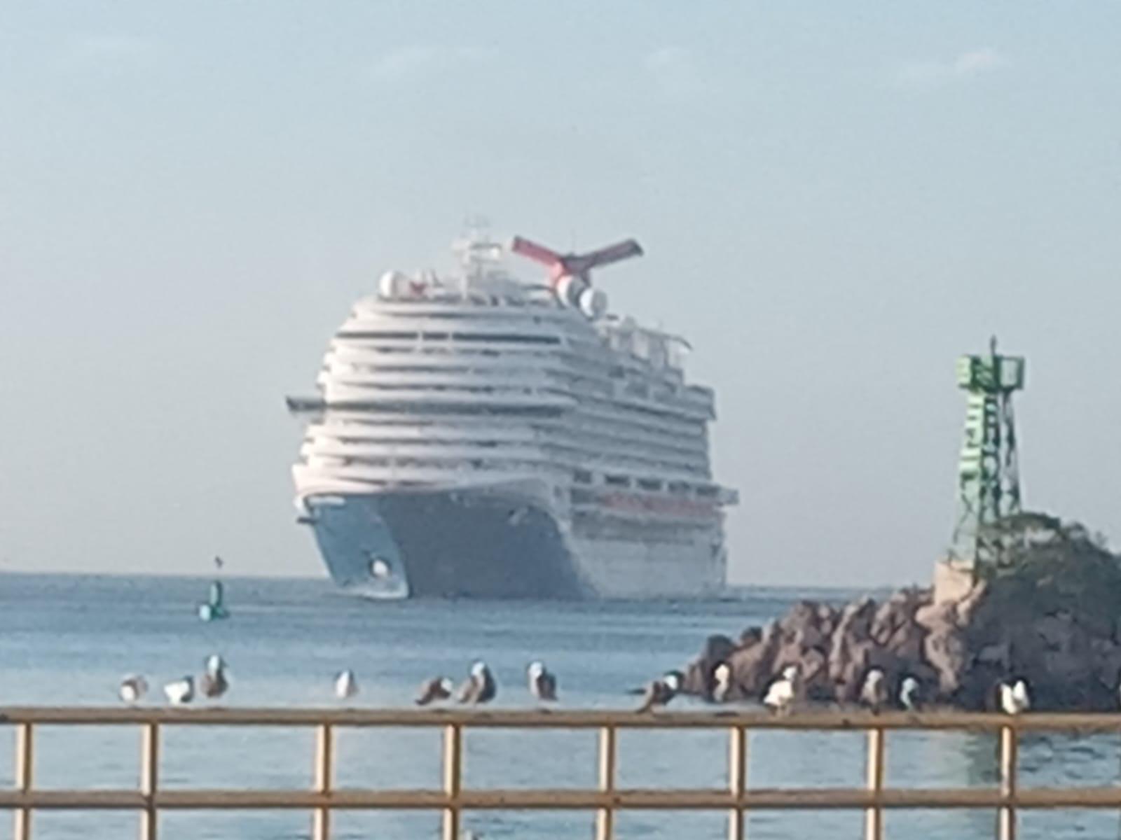 $!Arriba crucero Carnival Panorama a Mazatlán con más de 4 mil turistas