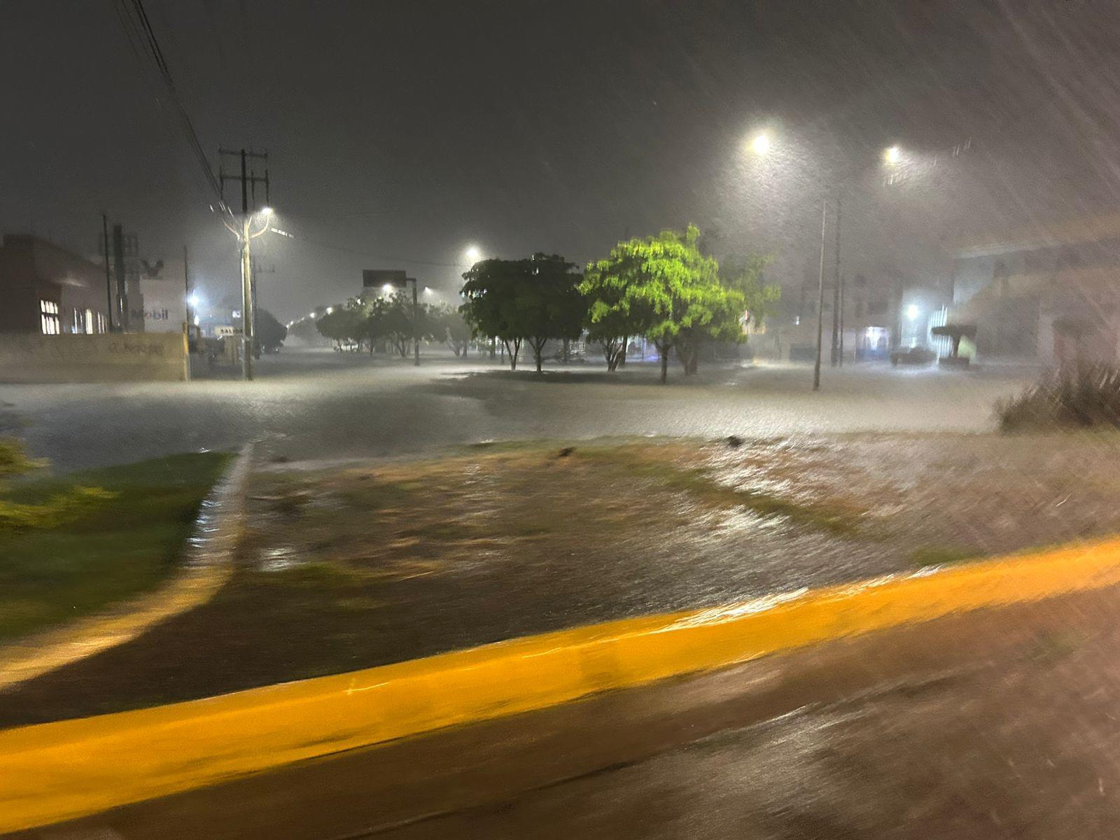 $!Tormenta eléctrica sorprende a Mazatlán este jueves