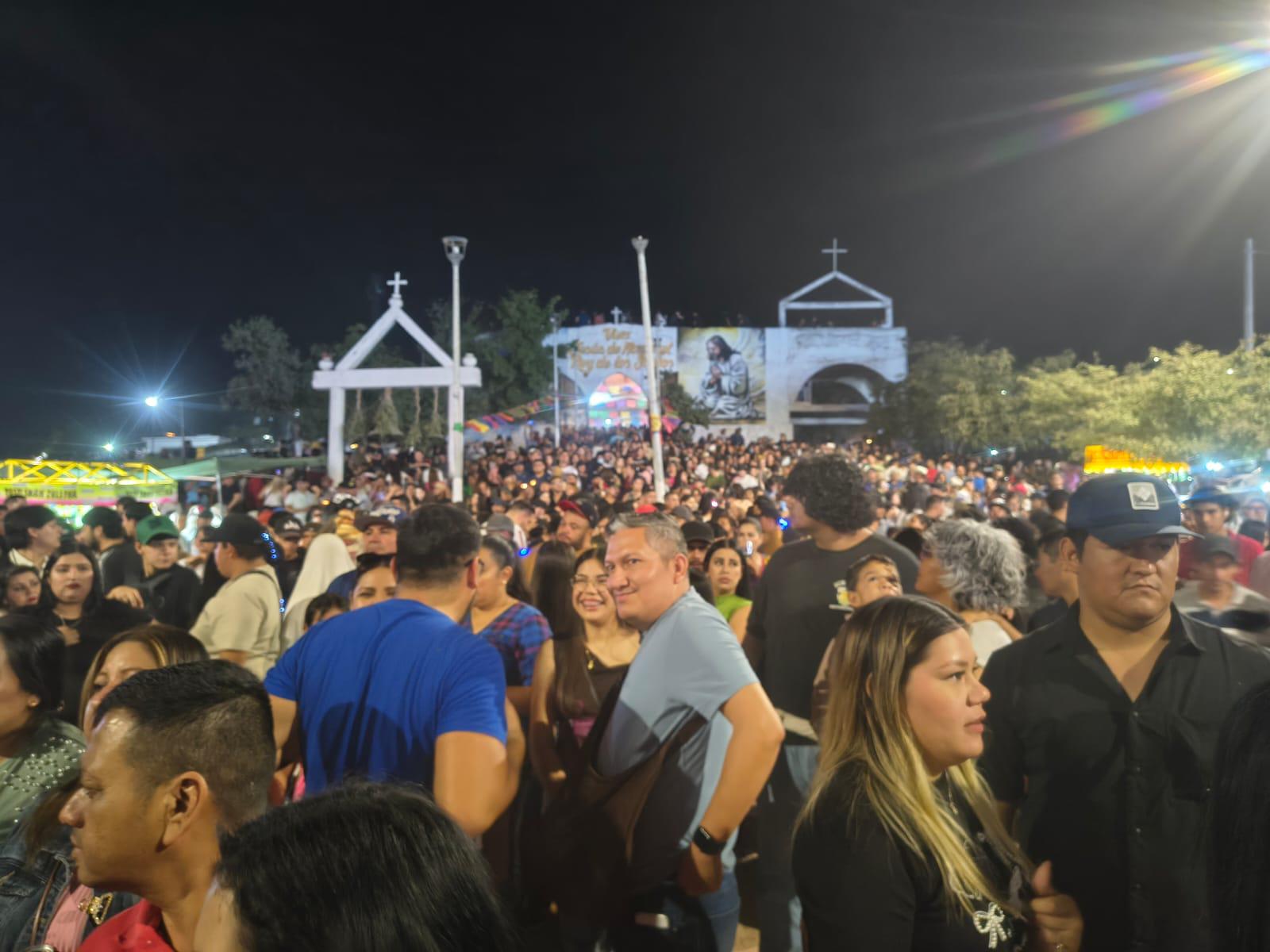 $!Más de 50 mil personas viven la noche del Viernes Santo en San Miguel Zapotitlán