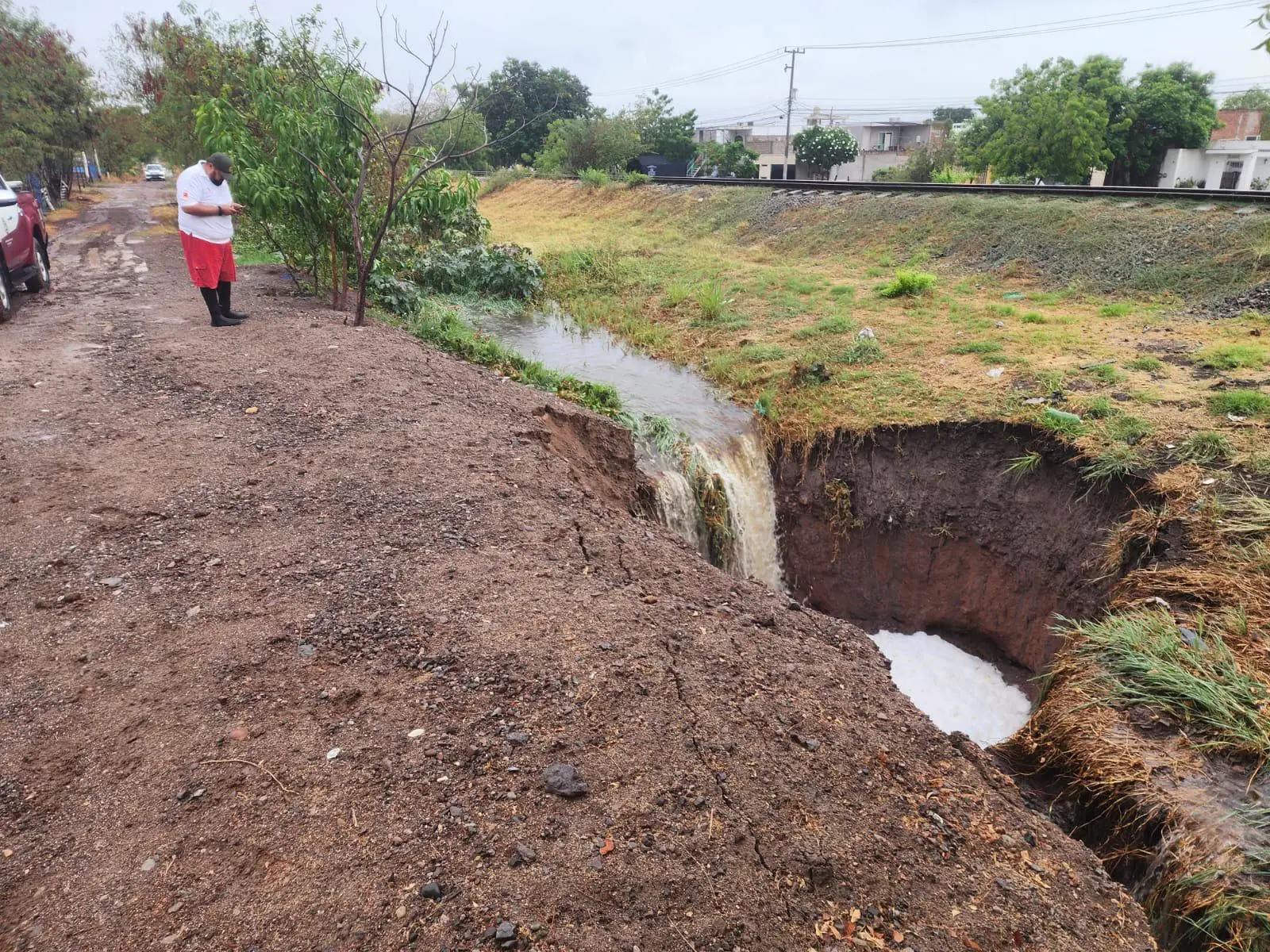 $!Reportan saldo blanco tras lluvias en Culiacán; Protección Civil atiende incidentes menores