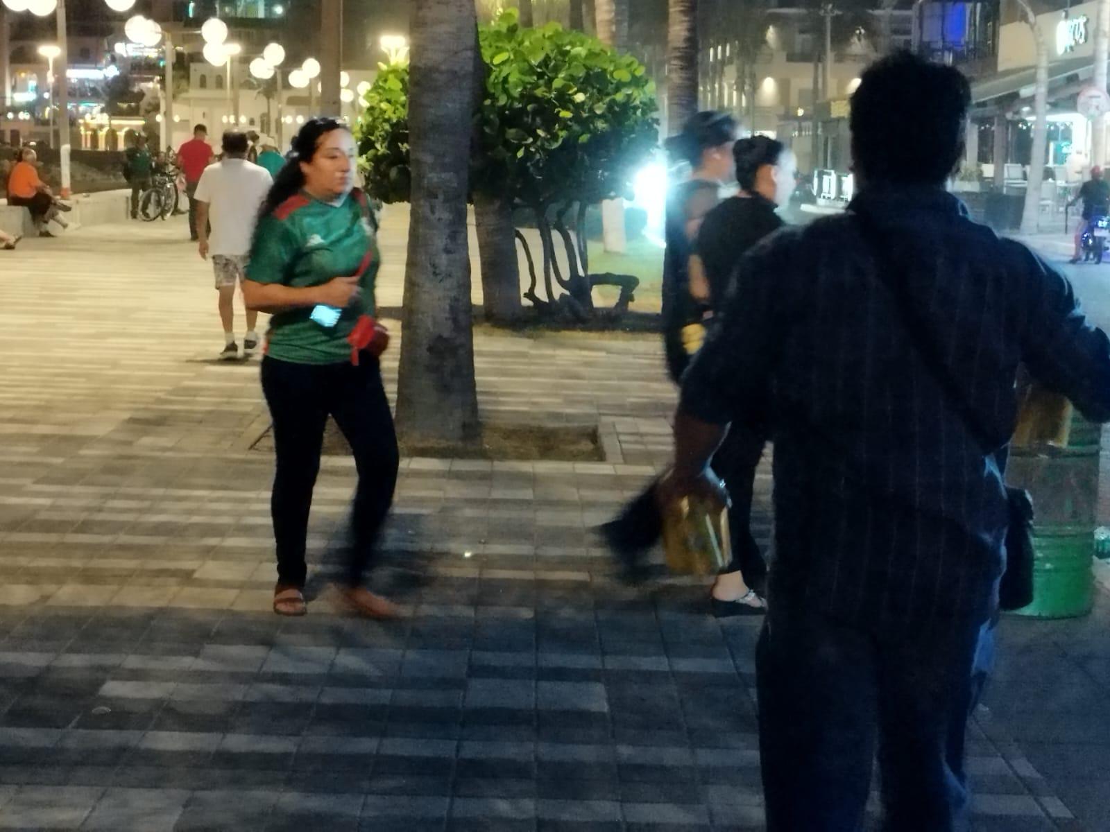 $!La ilusión se apagó en Olas Altas: aficionados sufren la eliminación de México