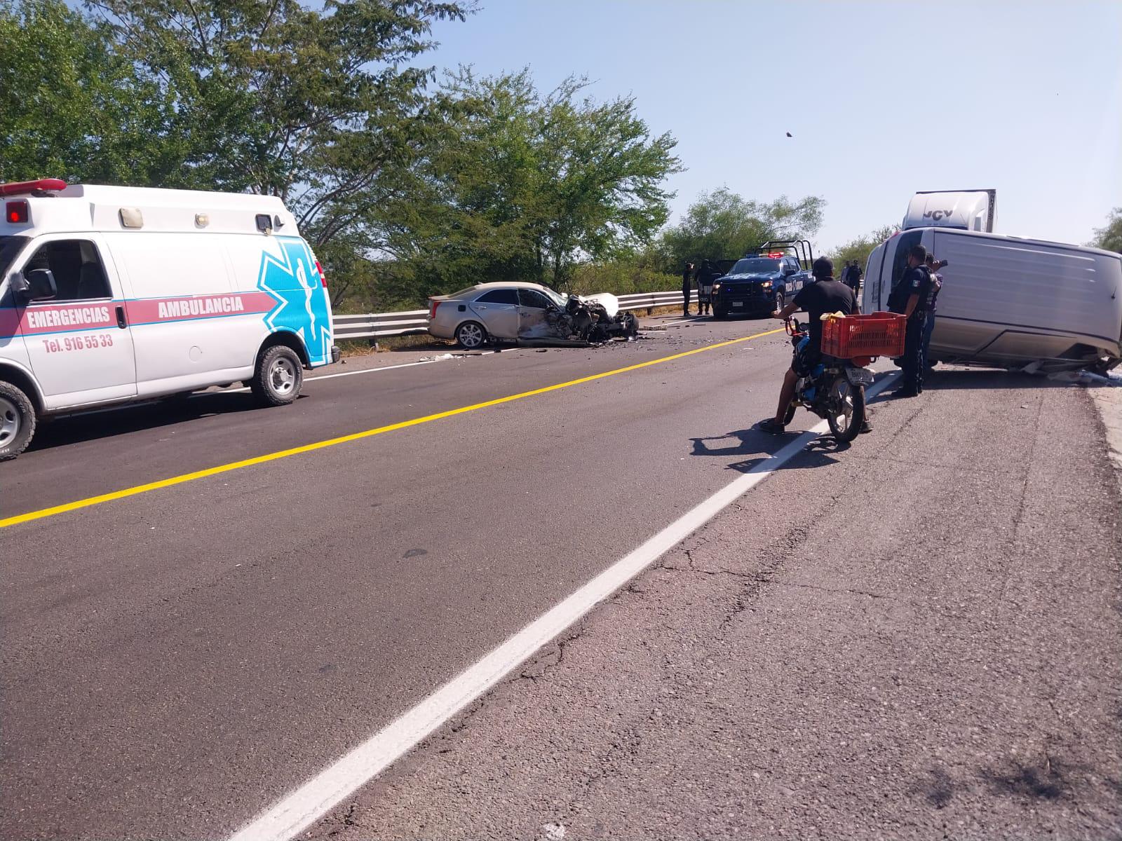 $!Choque de frente entre dos vehículos en la Tepic-Mazatlán deja tres lesionados