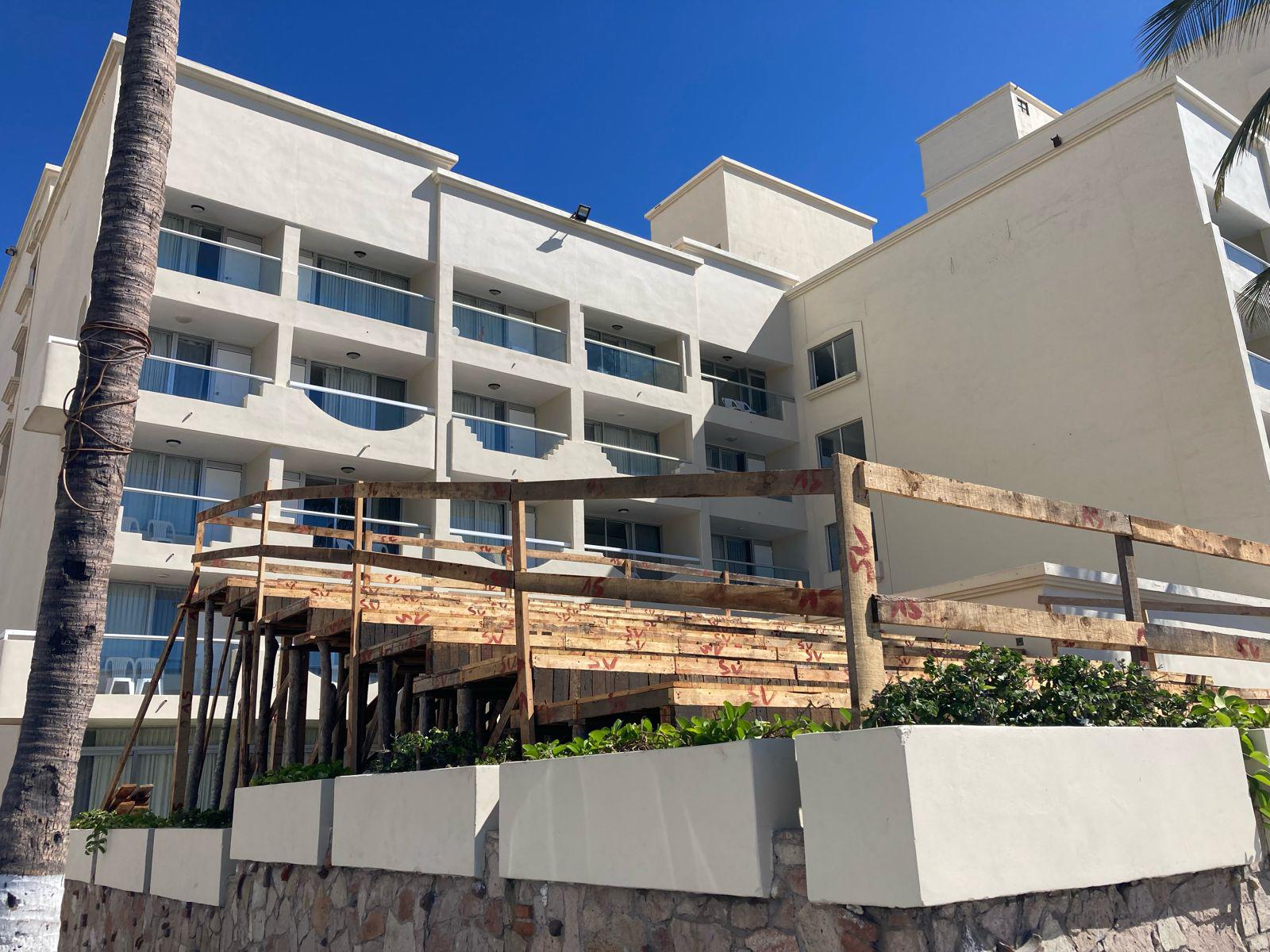 $!Colocan templetes en la avenida Del Mar para disfrutar los desfiles del Carnaval