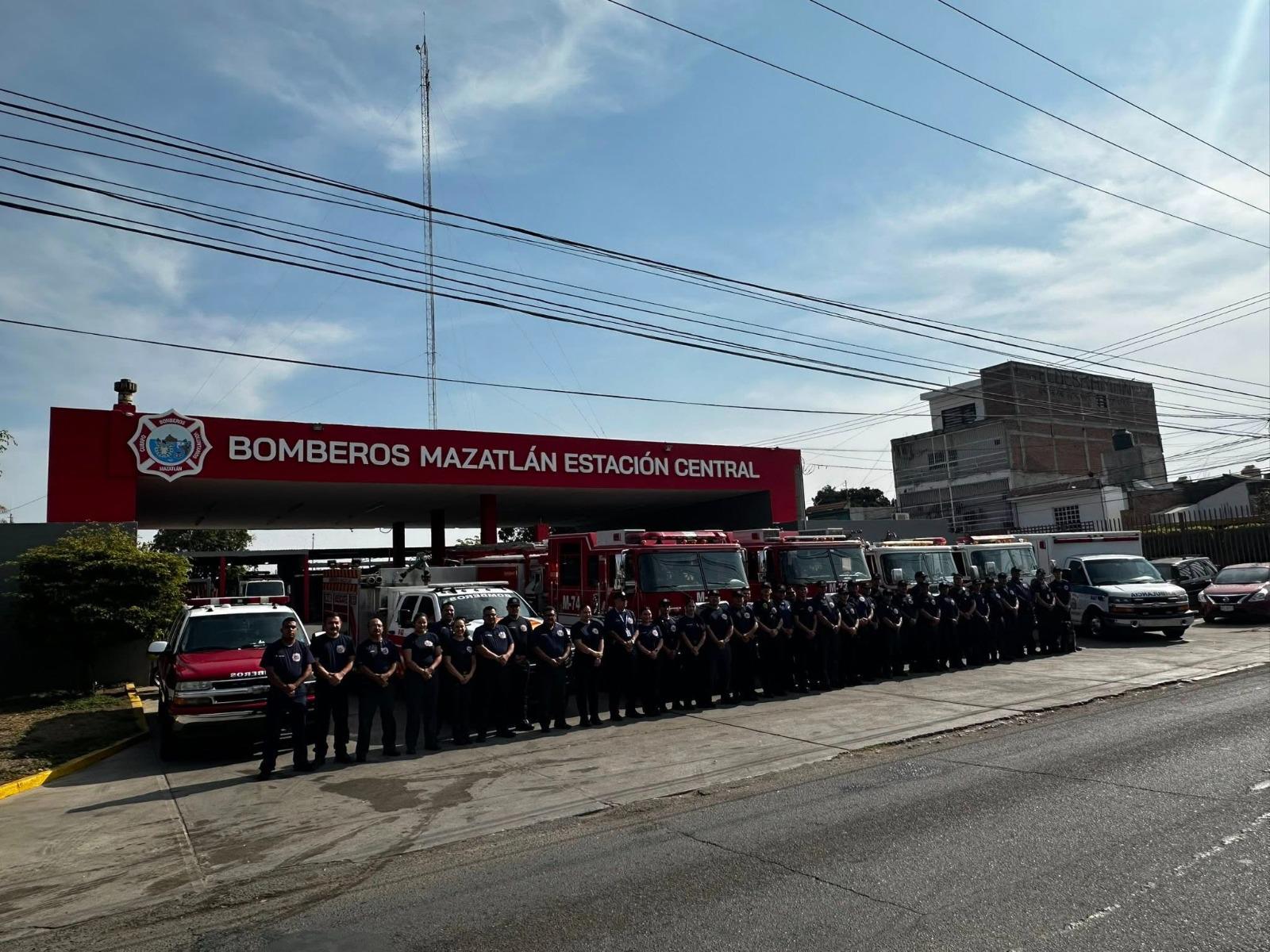 $!Bomberos de Mazatlán refuerzan la seguridad con despliegue operativo en el puerto