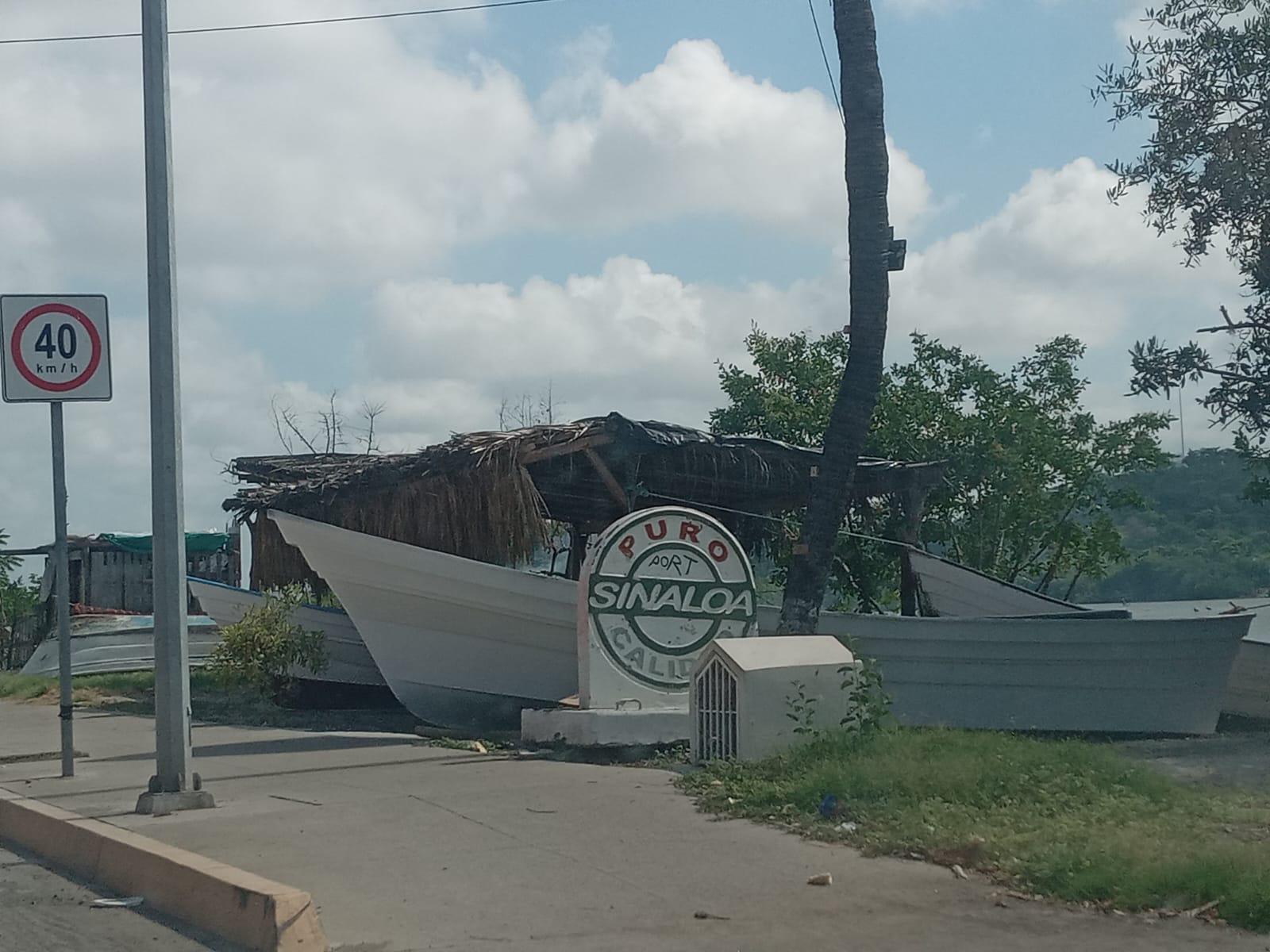 $!Permanecen en Estero del Infiernillo de Mazatlán casas y techos