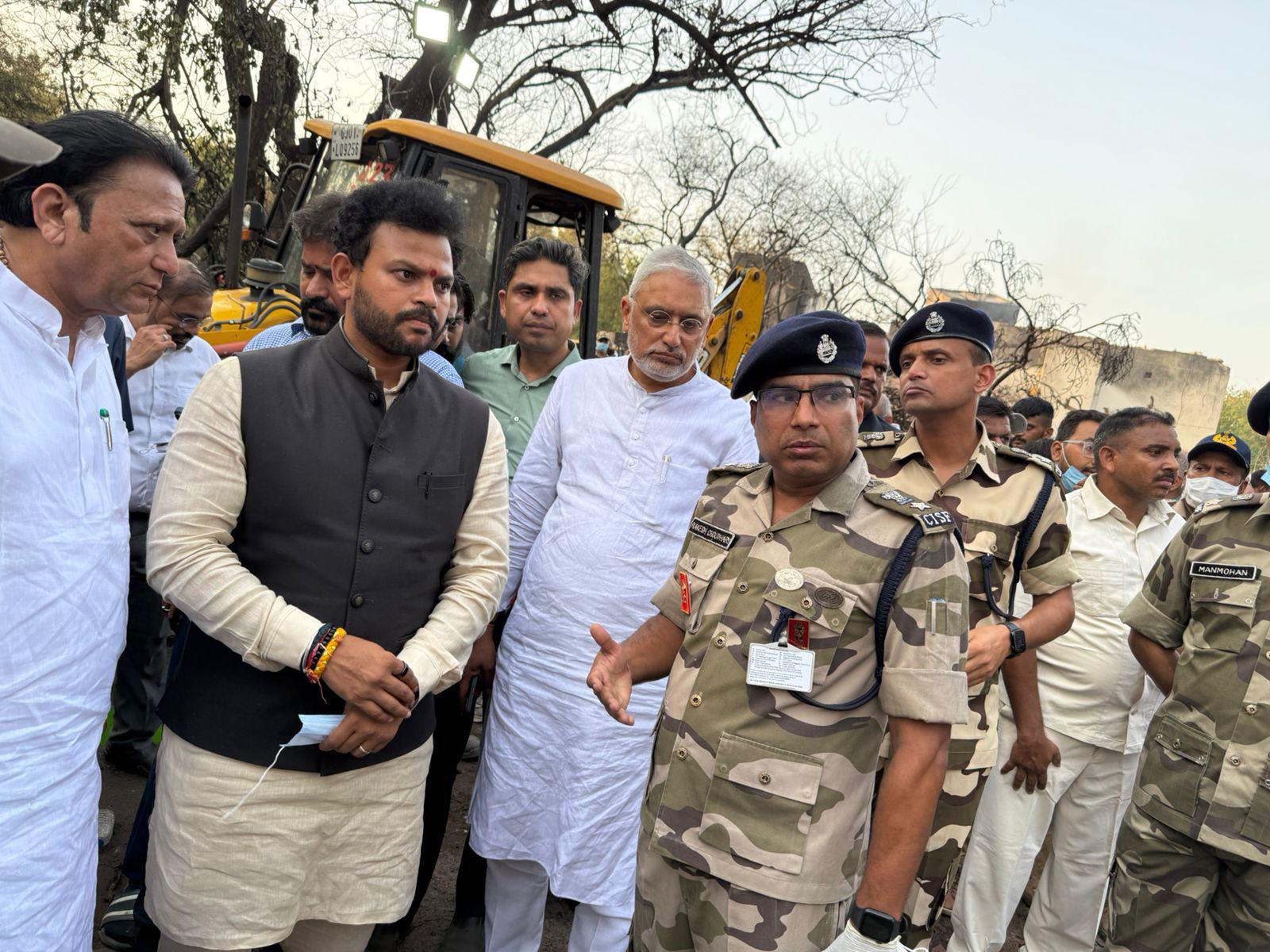 $!En la India se estrella avión con 240 pasajeros