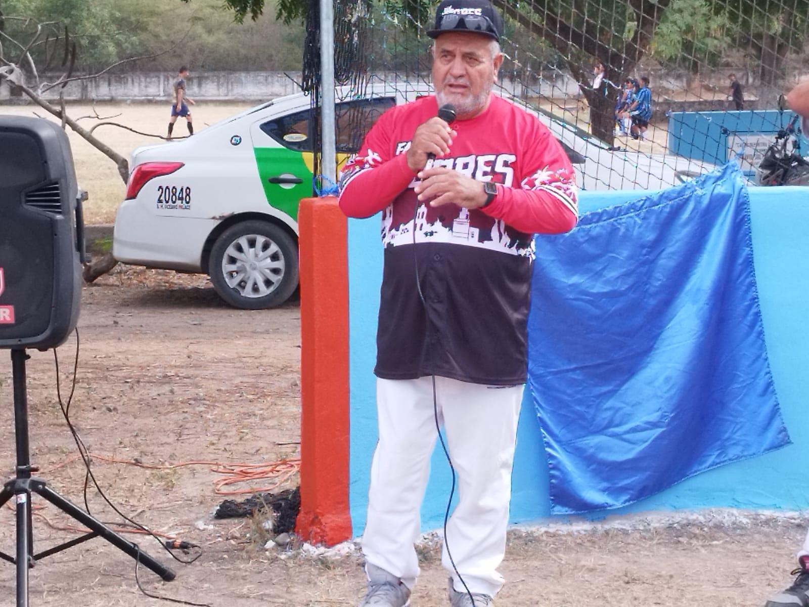 $!Reconocen a familia García Arauz en inauguración de Liga de Beisbol de 60 Años