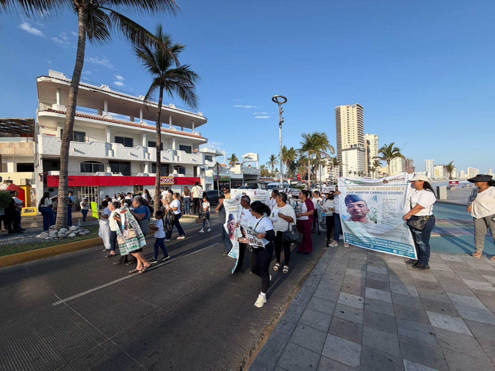 $!En silencio, exigen el regreso con vida de José Martín en Mazatlán