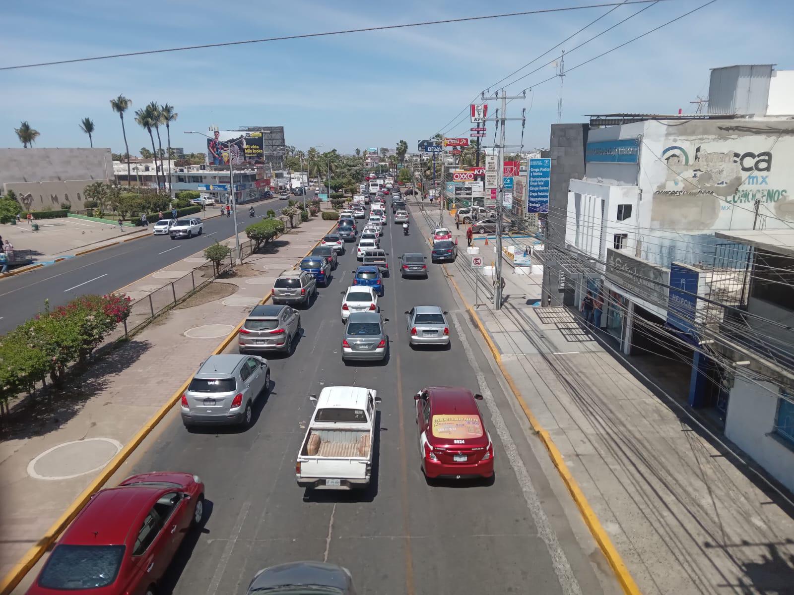 $!Cierre vial por triatlón ‘ahorca’ avenidas de Mazatlán