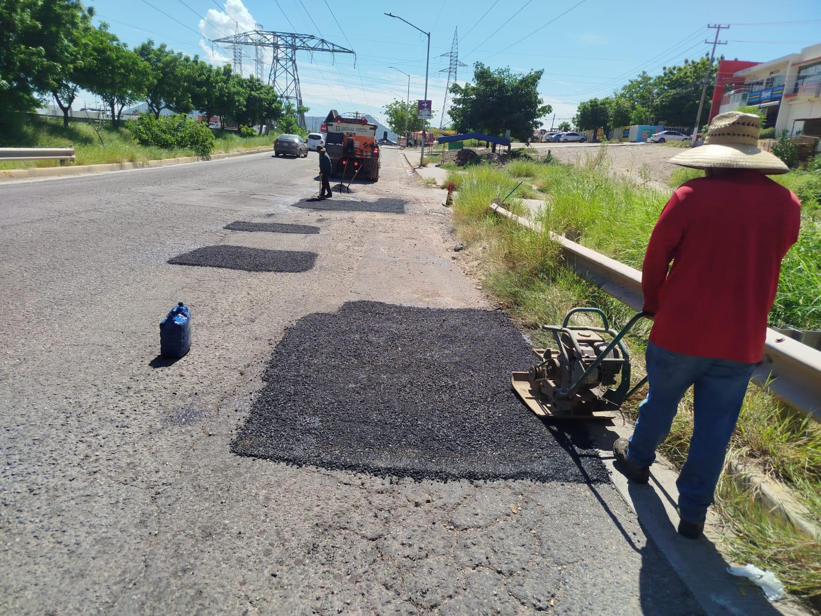 $!Ayuntamiento refuerza bacheo en vialidades de Culiacán