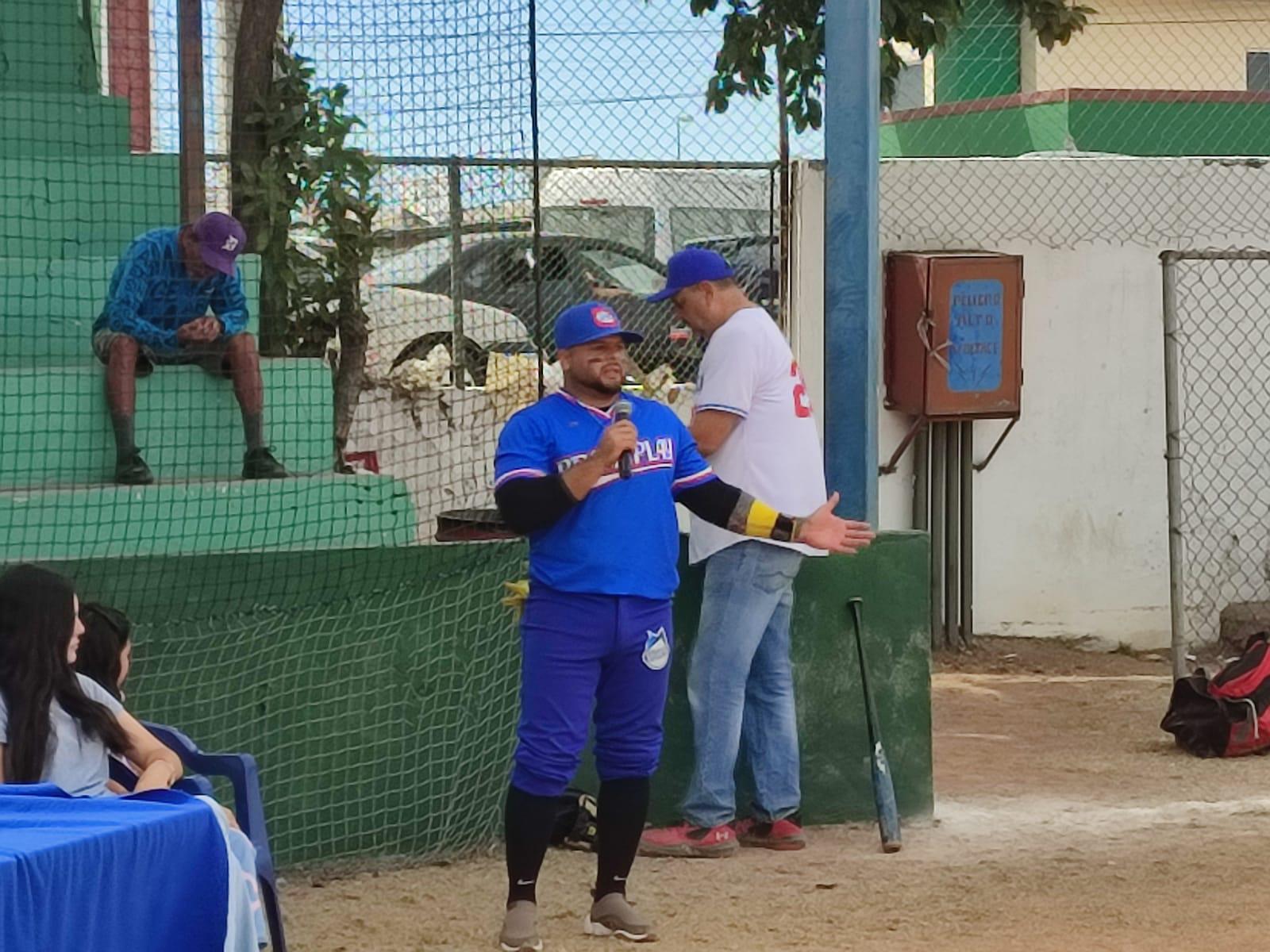 $!Dan banderazo en la Liga de Beisbol 40 y Más en el Club Deportivo Muralla