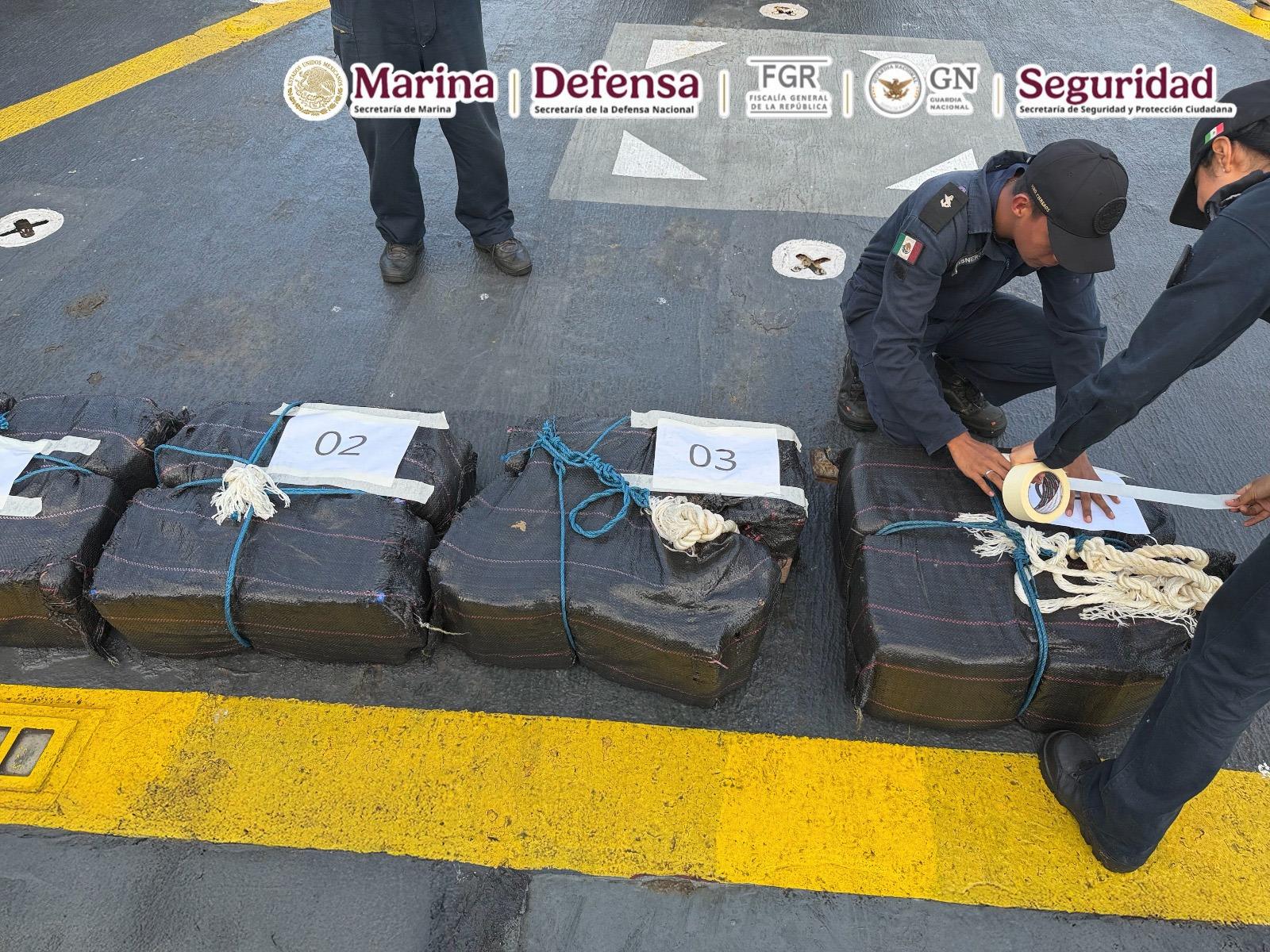 $!Asegura la Marina 63 bultos con cocaína en aguas del océano Pacífico, en tres hechos