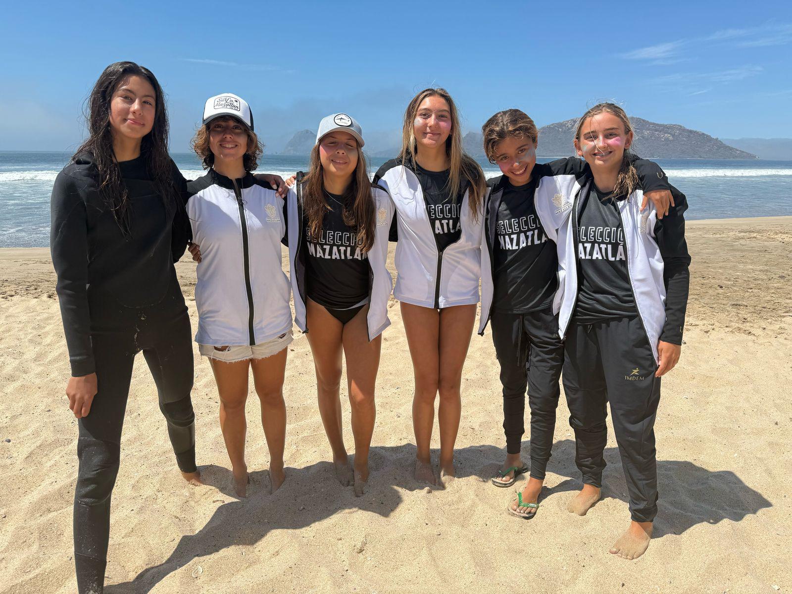 $!Jóvenes surfistas destacan en clasificatorio rumbo a los Nacionales