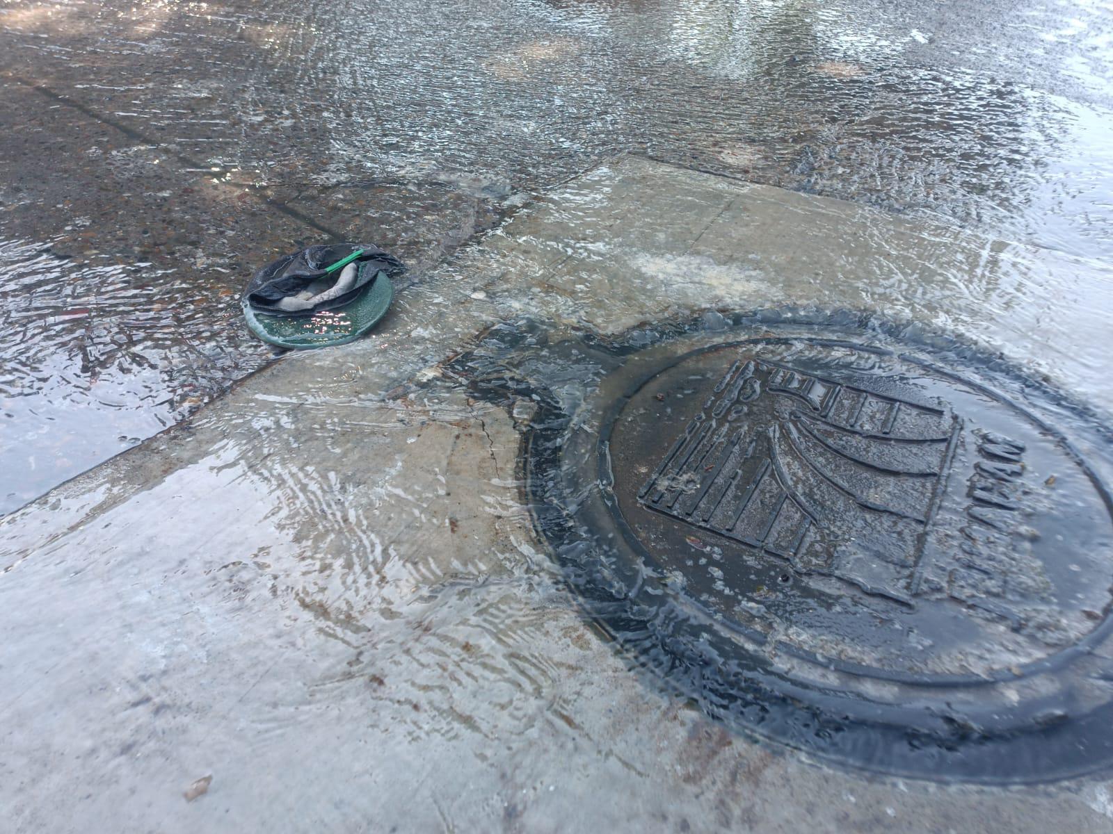 $!Vecinos de la colonia Juan Carrasco, en Mazatlán, reprochan tener que vivir con aguas negras