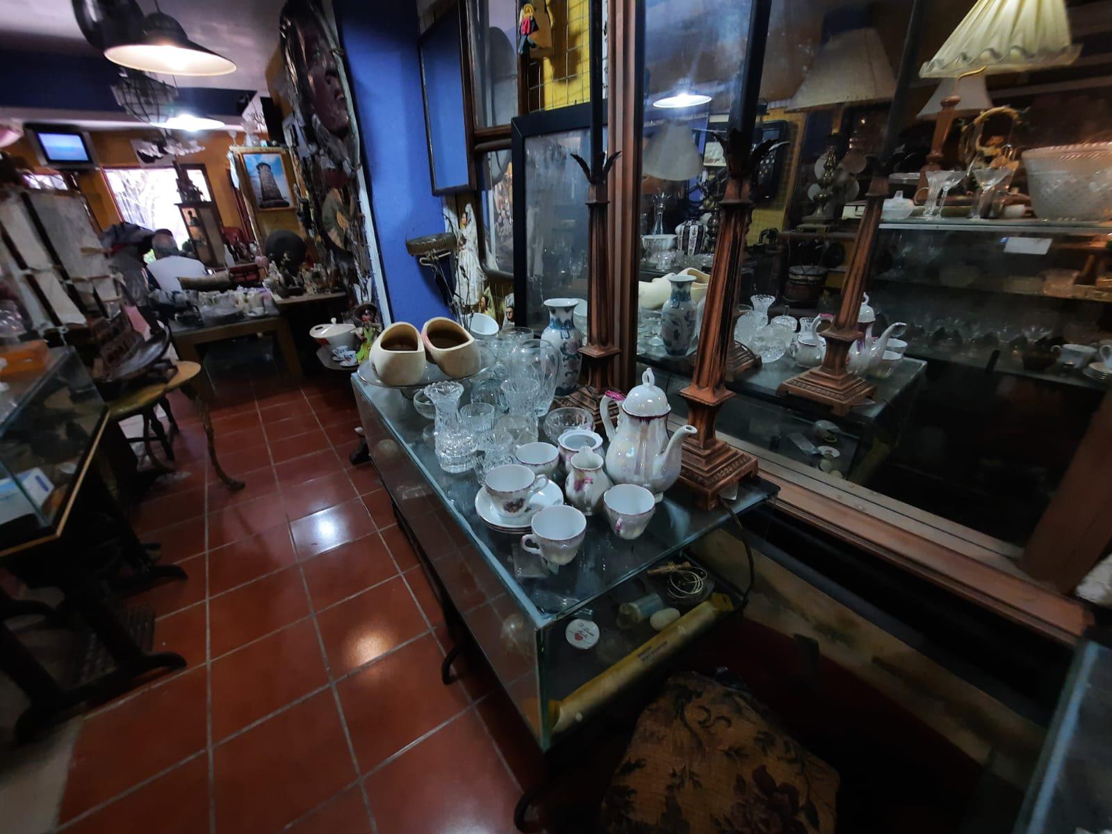 $!El Bazar de Javier, un espacio de antigüedades de México, en el Centro de Mazatlán