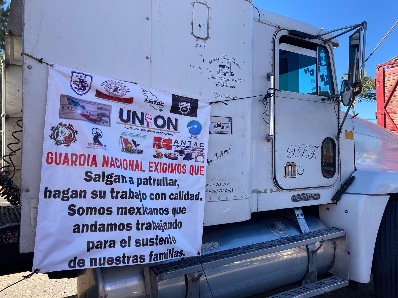 $!Traileros se manifiestan en Mazatlán por inseguridad en carreteras