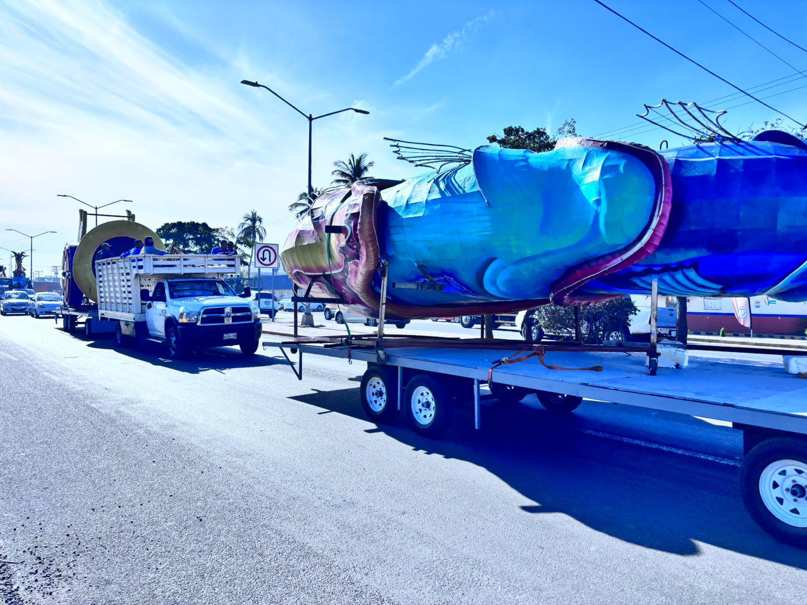 $!Con su llegada al malecón, los monigotes ‘anuncian’ que el Carnaval está cerca