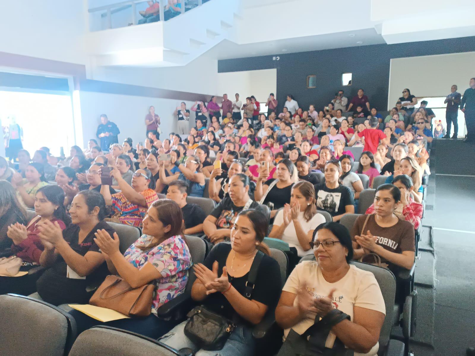 $!Con el programa ‘Unidas’, el Gobierno de Mazatlán entrega apoyos a madres solteras