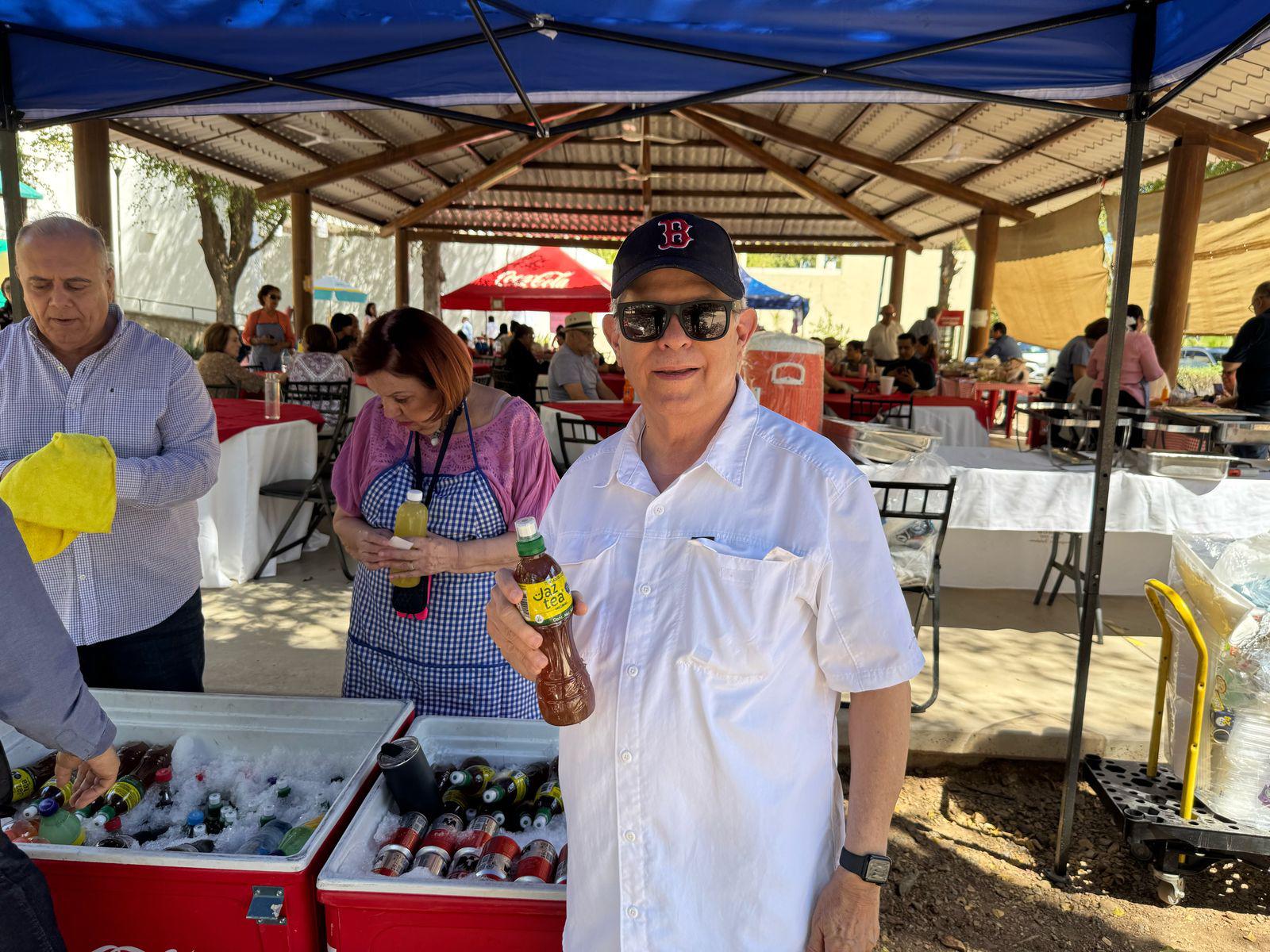 $!Conviven en kermés para ayudar al Templo de la Sagrada Familia