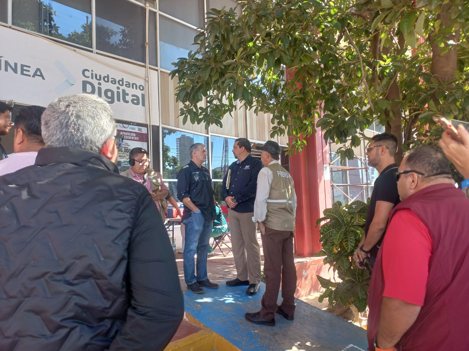 $!Vicefiscal en la zona sur de Sinaloa se molesta ante cuestionamientos de periodistas