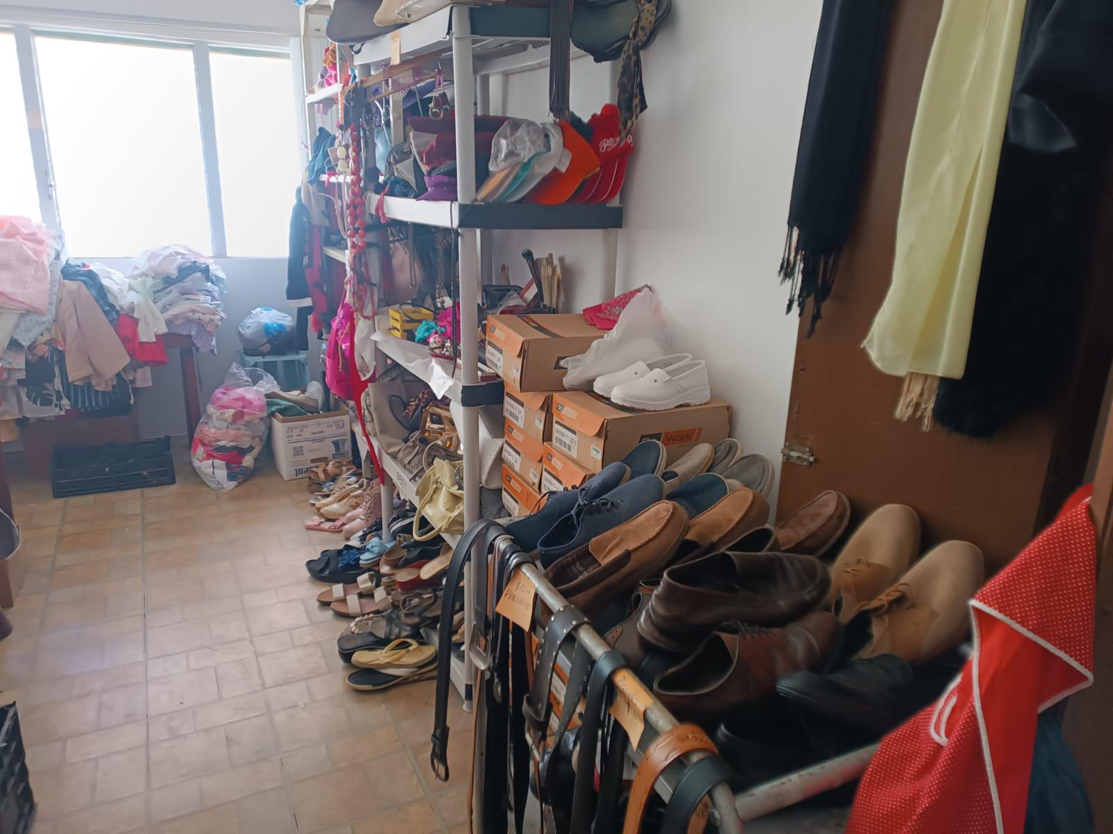 $!Realiza Cruz Roja Mazatlán su Gran Bazar mensual de ropa y accesorios