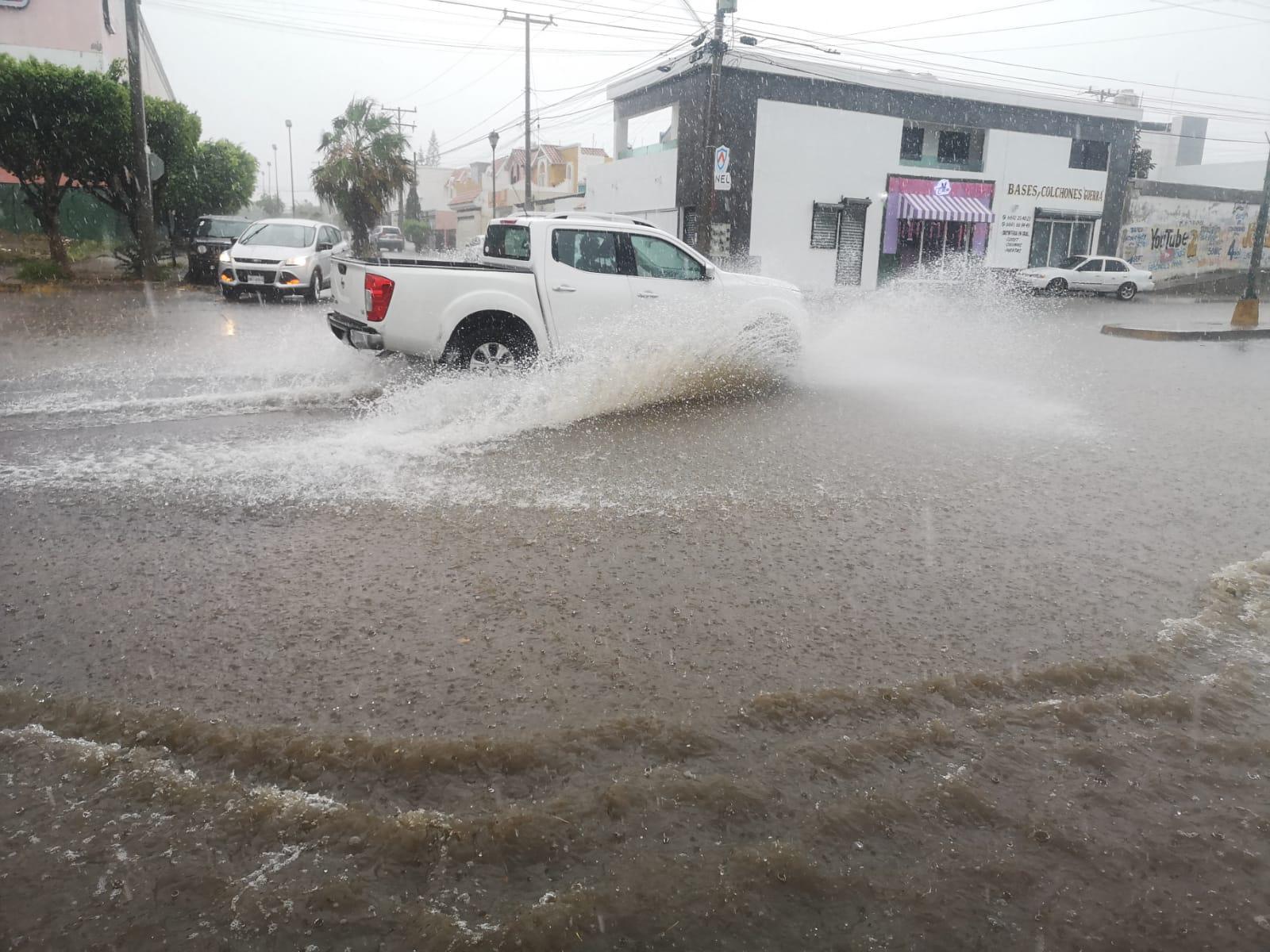 $!Dejan lluvias en Mazatlán una persona ahogada, inundaciones, apagones y colapso vial