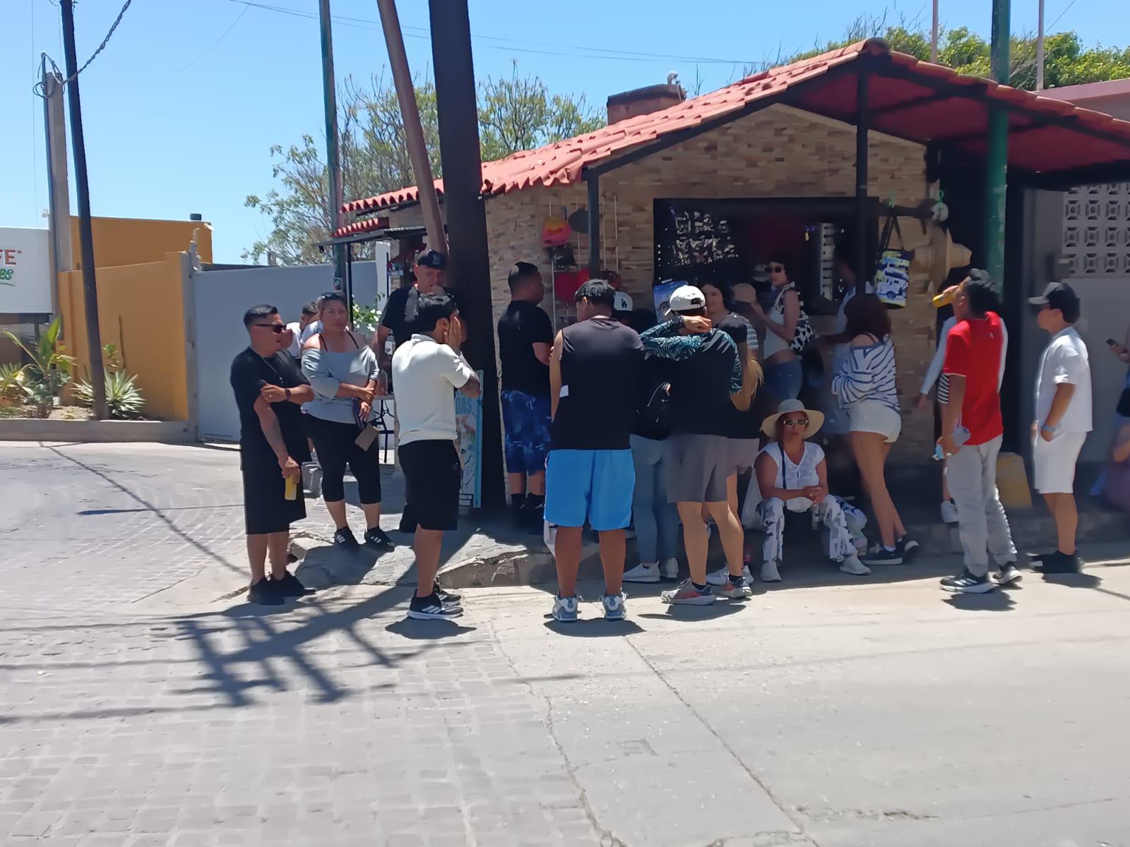 $!Visitantes y locales acuden al Faro de Mazatlán y escalan hasta la cima