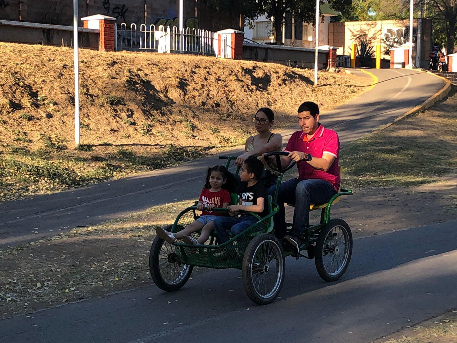 $!Familias disfrutan sus vacaciones a orillas del río Tamazula en Culiacán