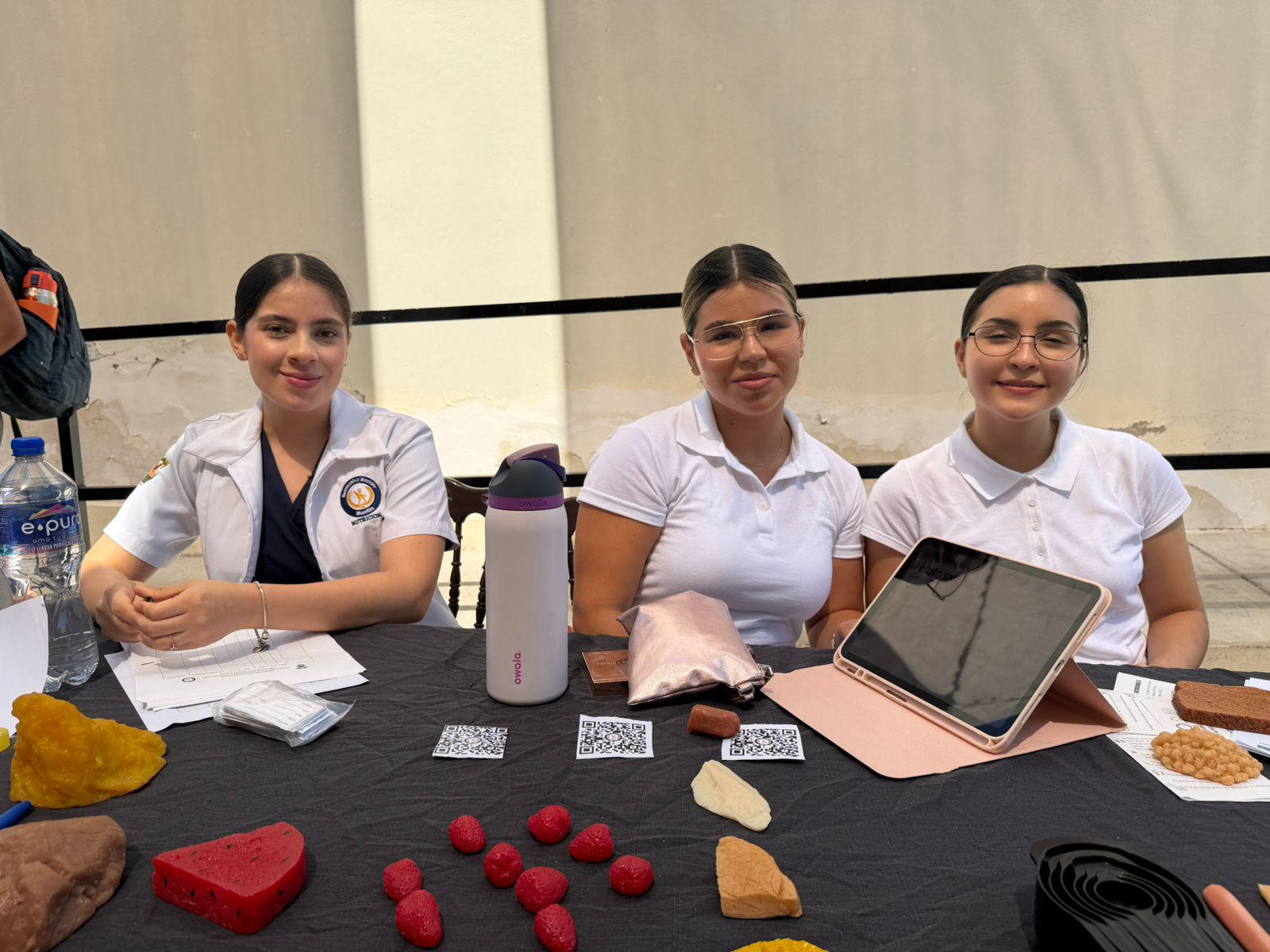 $!Promueven hábitos saludables en Feria de la Salud organizada por Gastronomía y Nutrición de la UAS en Mazatlán