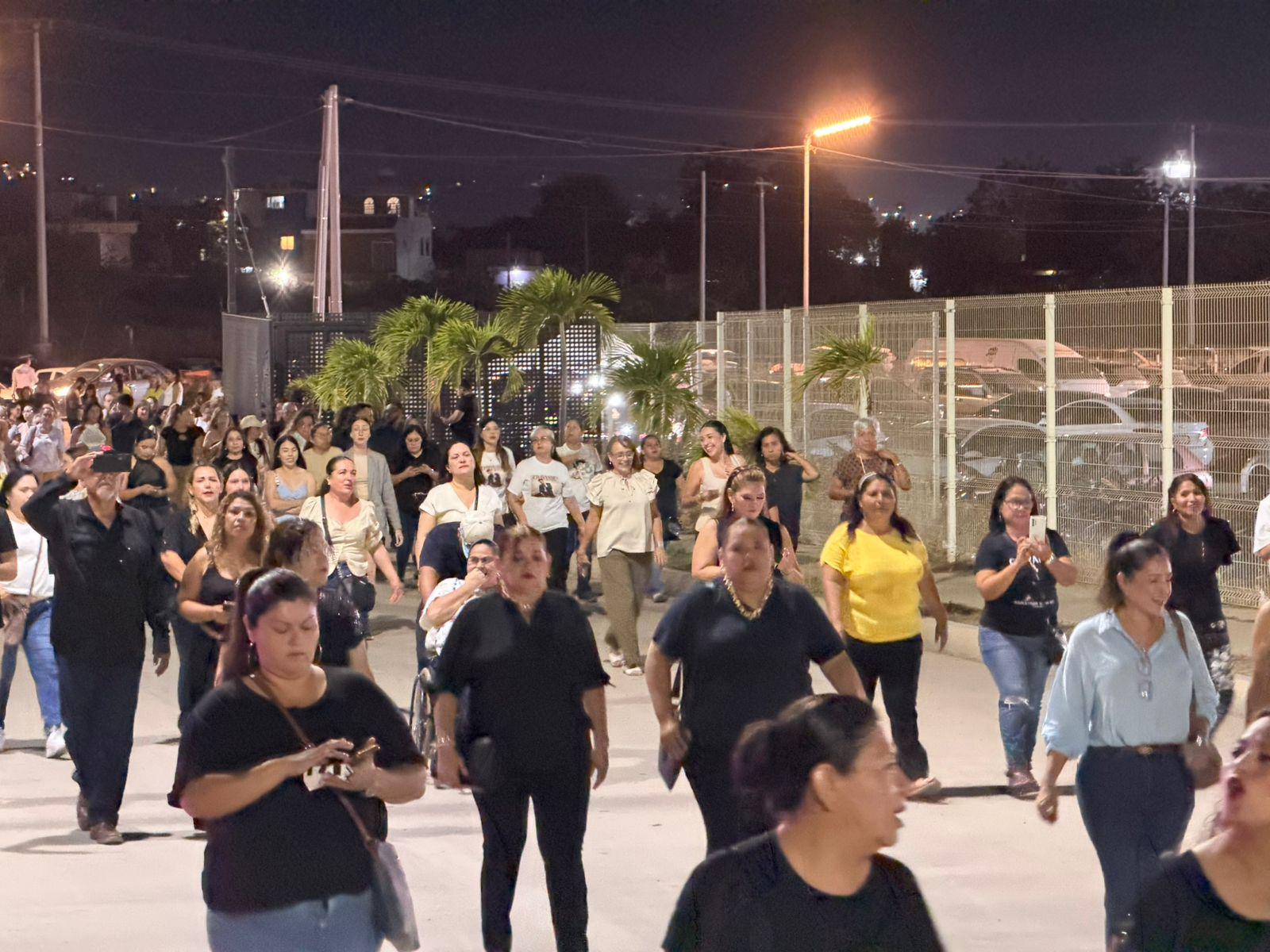 $!Fans abarrotan El Encanto para ver a Chayanne en Mazatlán