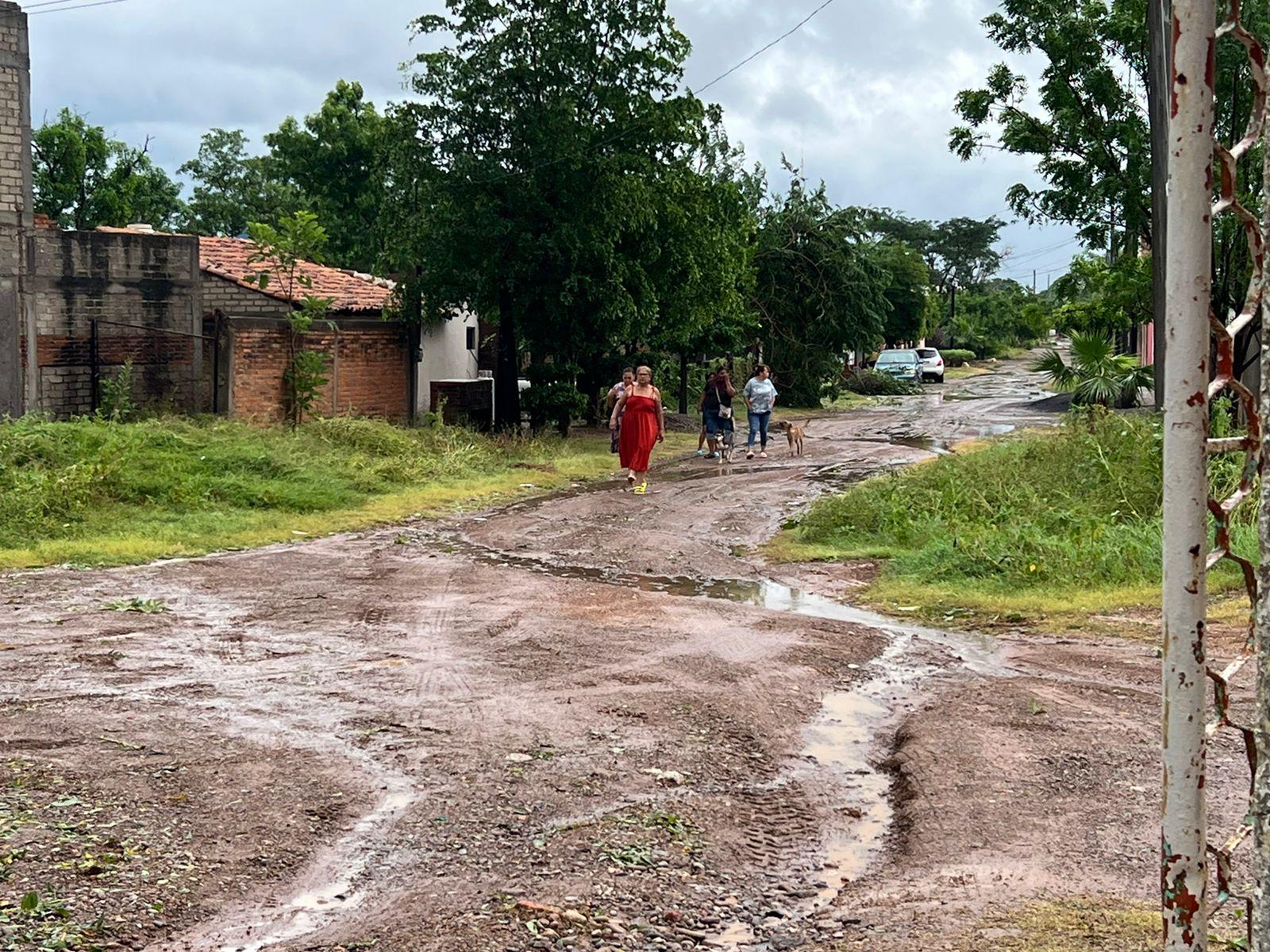 $!Evacuados, cortes de energía, árboles caídos y escurrimientos, lo que dejó ‘Roslyn’ a su paso por Escuinapa