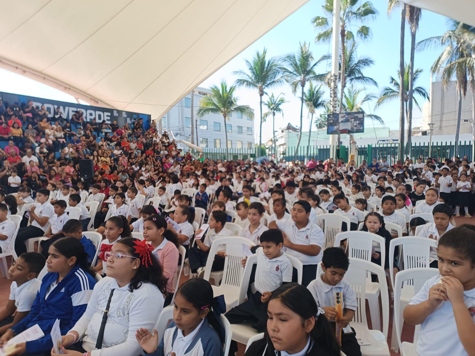 $!Entrega Gobierno de Mazatlán 800 nuevas nuevas becas a través de Probec