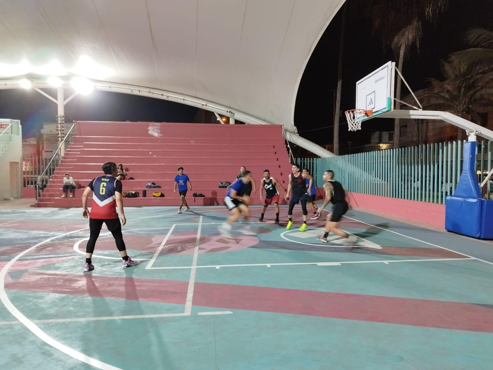 $!Piratas Basketball sostiene partido de preparación ante cuadro local