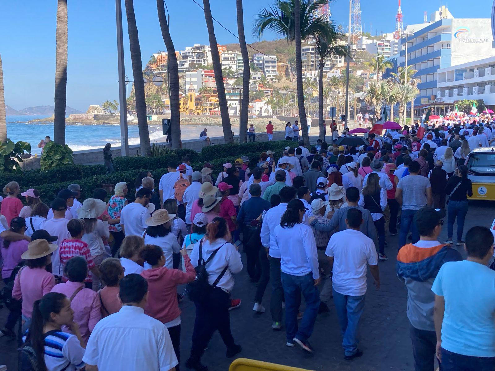 $!En Mazatlán piden elecciones libres y celebran mitin en la Plazuela República