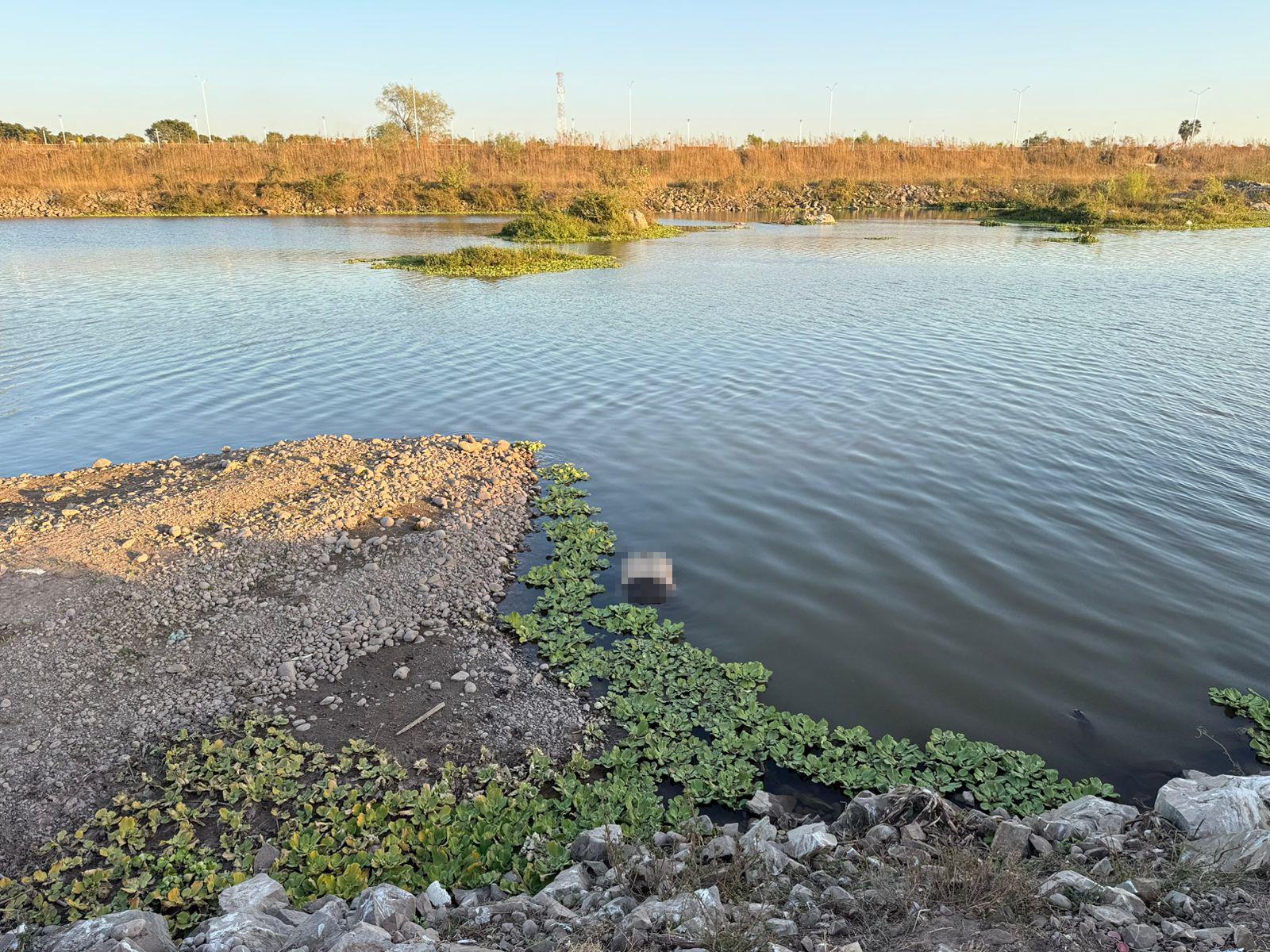 $!Flota cadáver por el río Humaya en el poblado de La Guásima