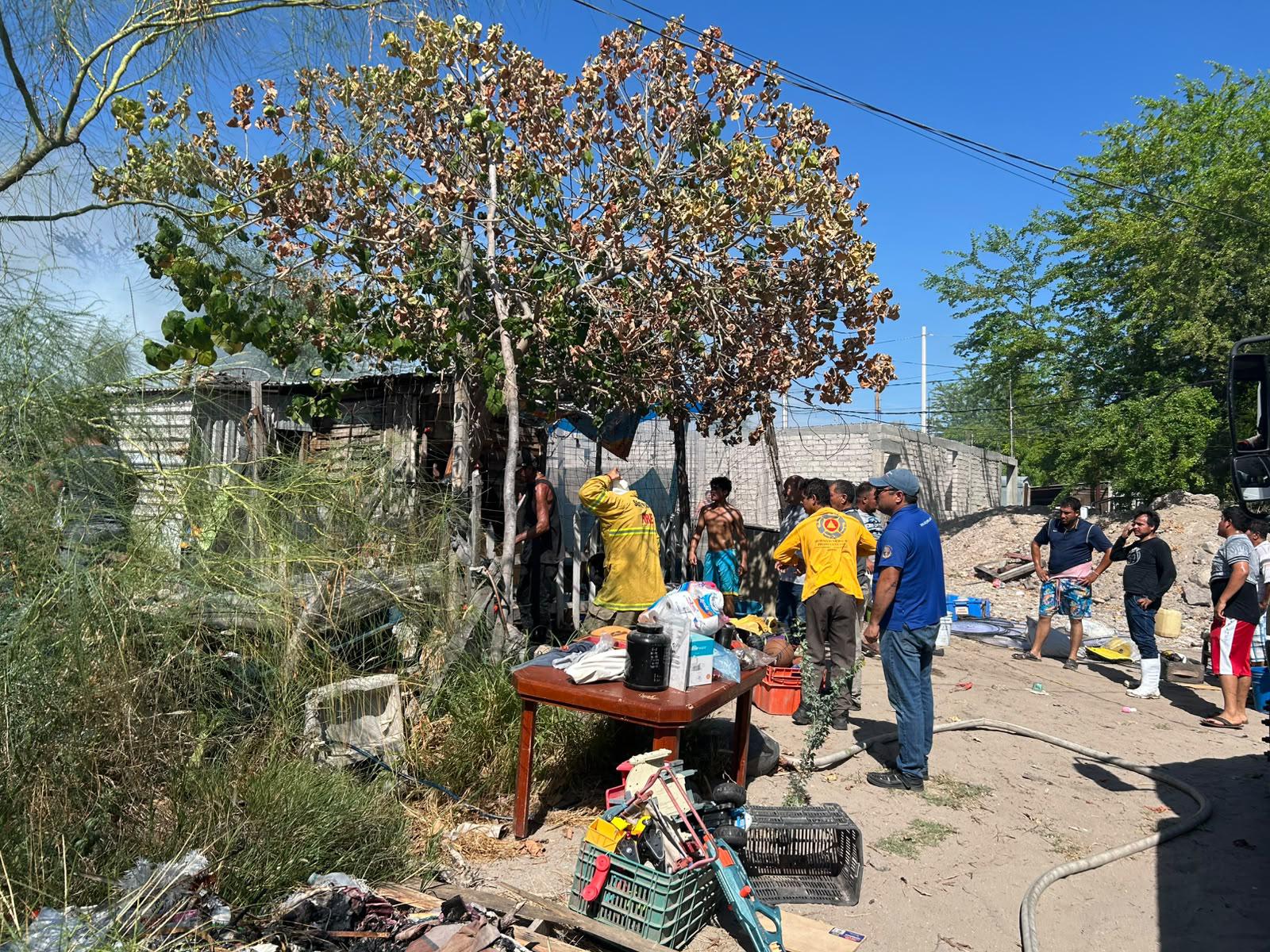 $!Incendio consume dos viviendas y deja otra con daños en Topolobampo