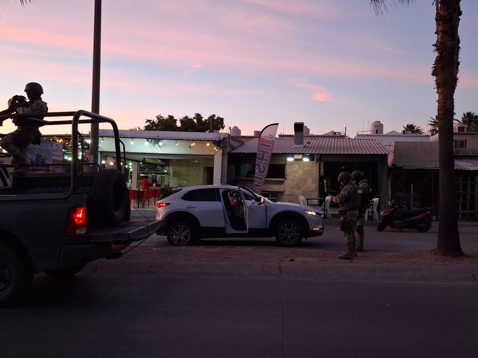 $!Balean un vehículo y privan de libertad a persona en el fraccionamiento Stanza Torralba, en Culiacán