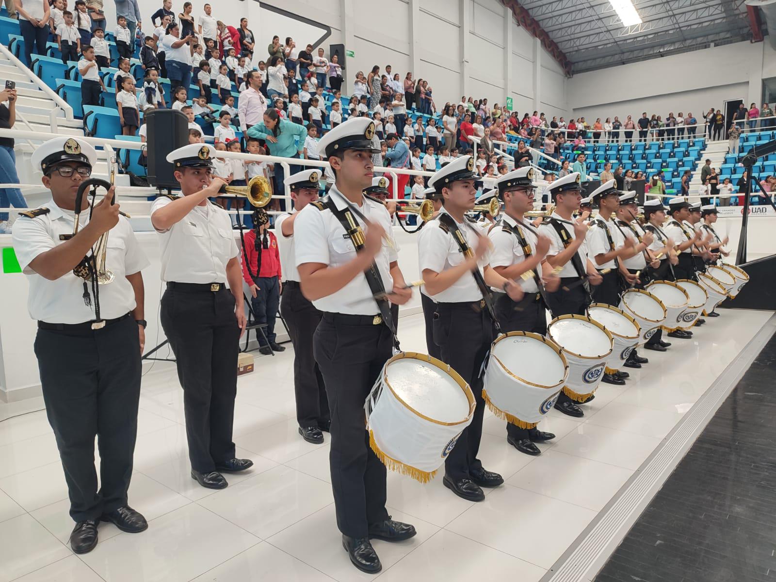 $!Celebran con desfile de escoltas de preescolar el Día de la Bandera